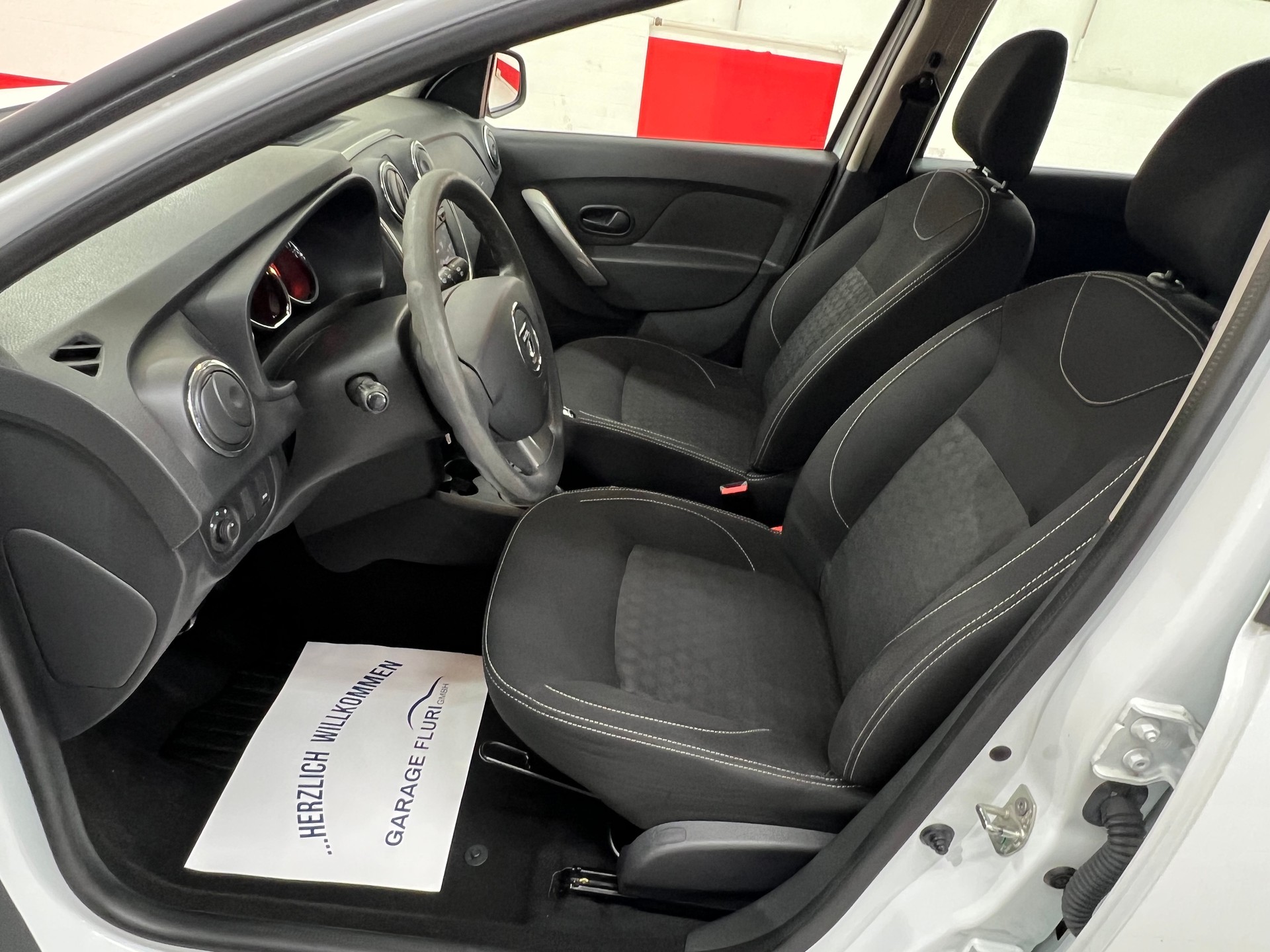 DACIA Logan MCV 0.9 Lauréate Automatic-image-11