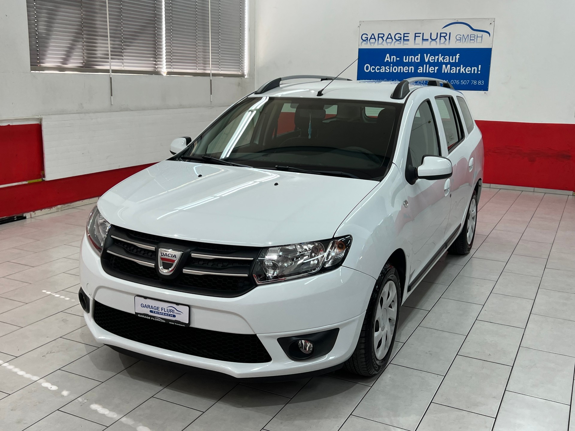 DACIA Logan MCV 0.9 Lauréate Automatic-image-1