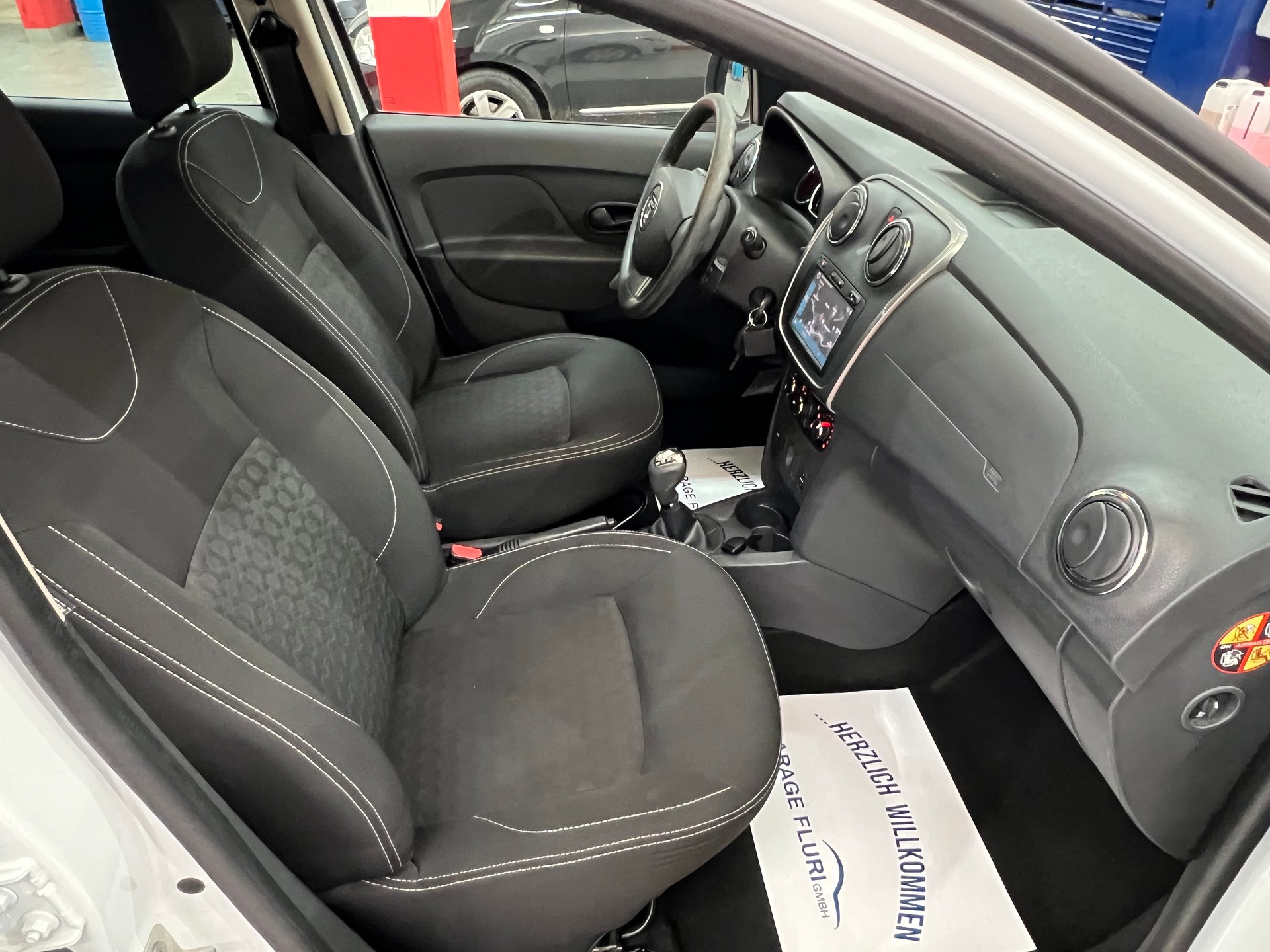 DACIA Logan MCV 0.9 Lauréate Automatic-image-12