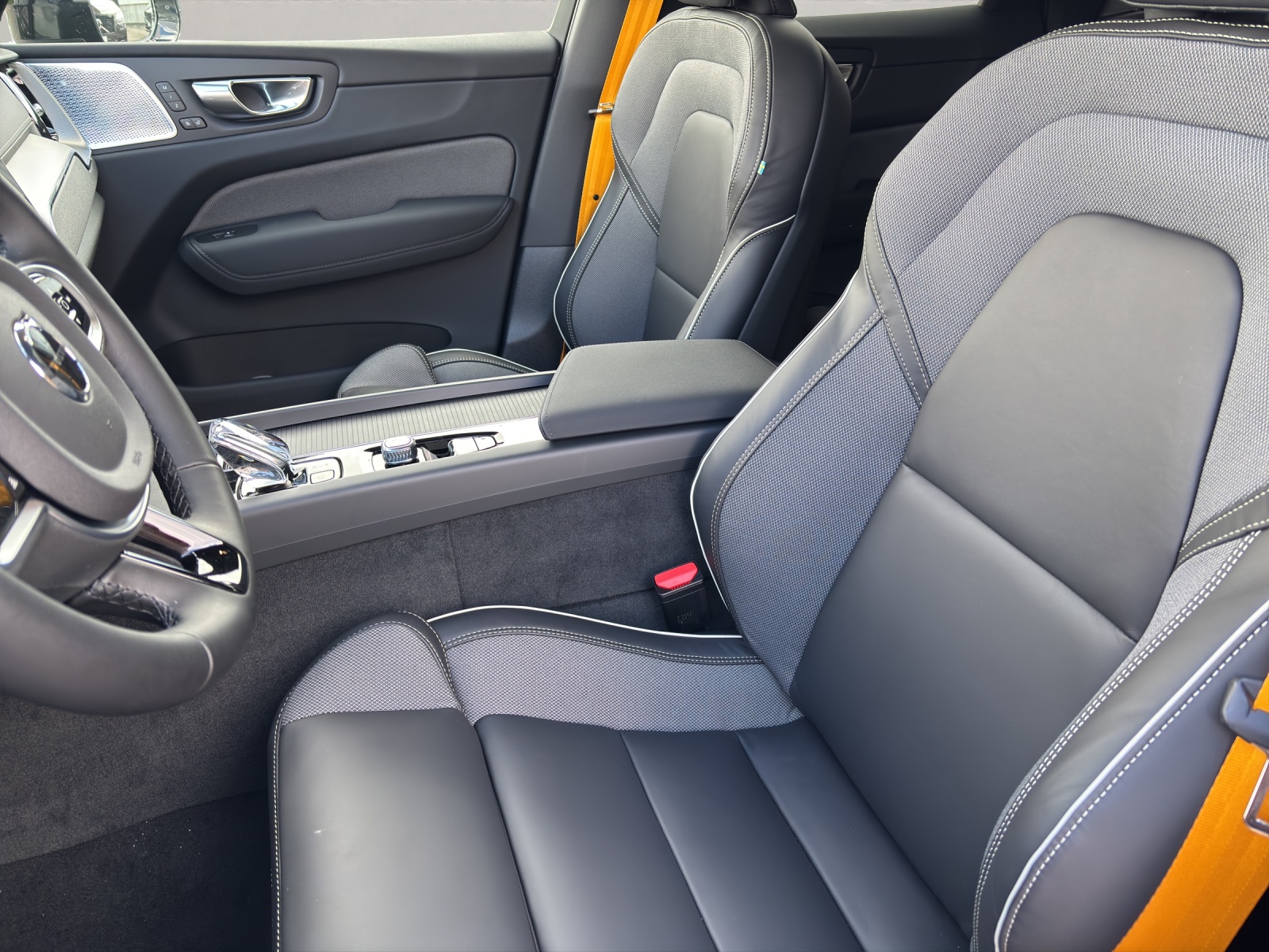 VOLVO XC60 2.0 T8 TE Polestar Last Edition eAWD-image-6