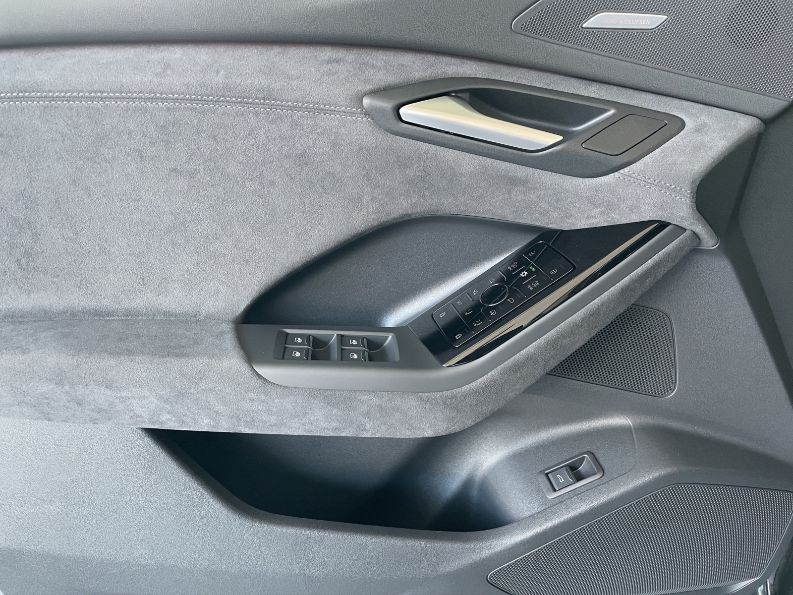 AUDI Q6 e-tron quattro-image-8
