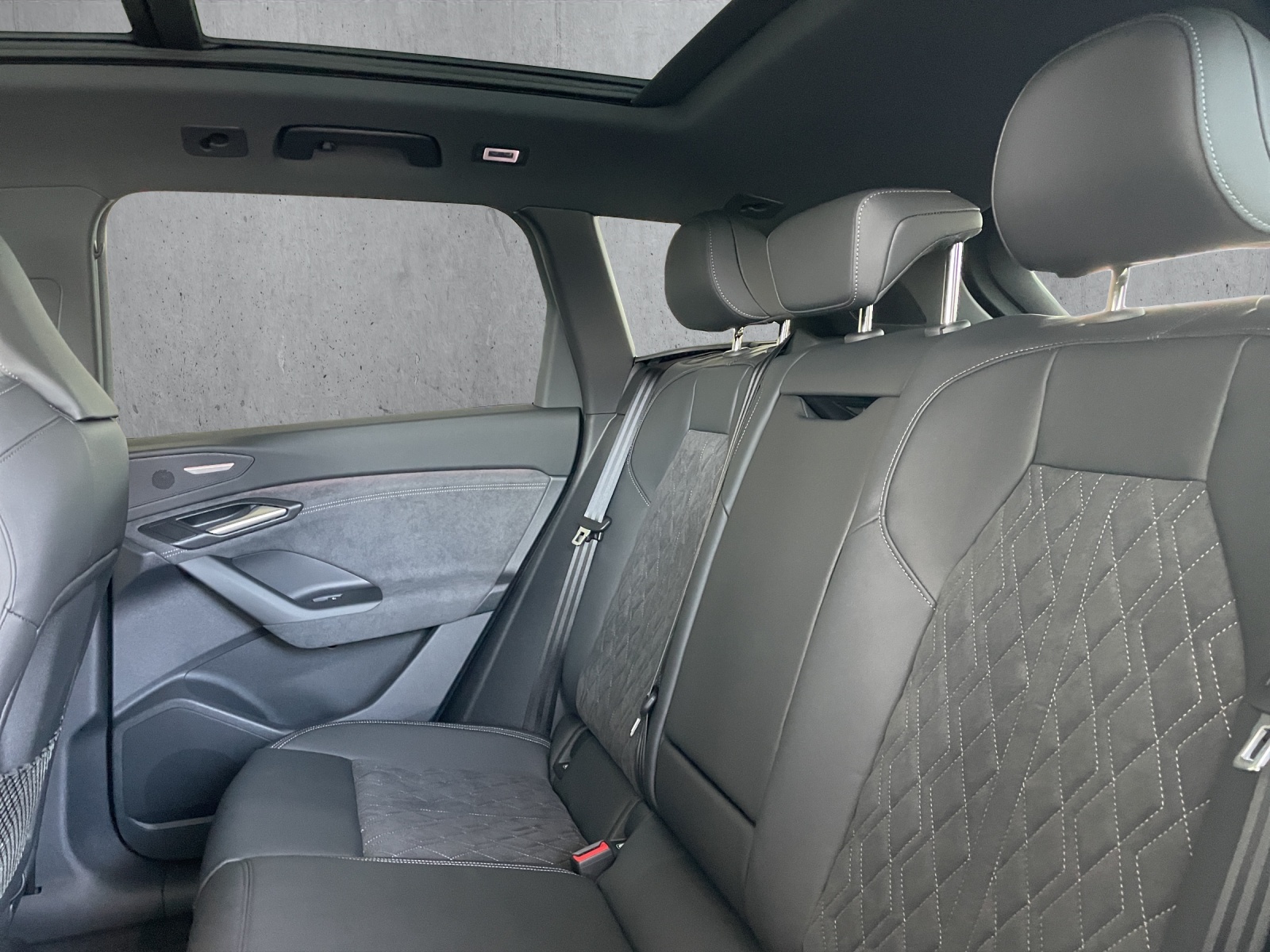 AUDI Q6 e-tron quattro-image-13