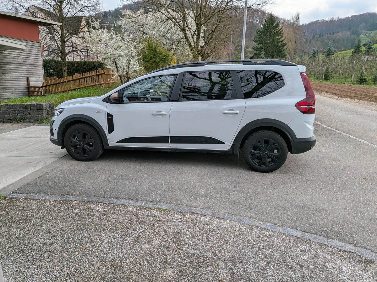 DACIA Jogger HEV 140 Extreme-image-1
