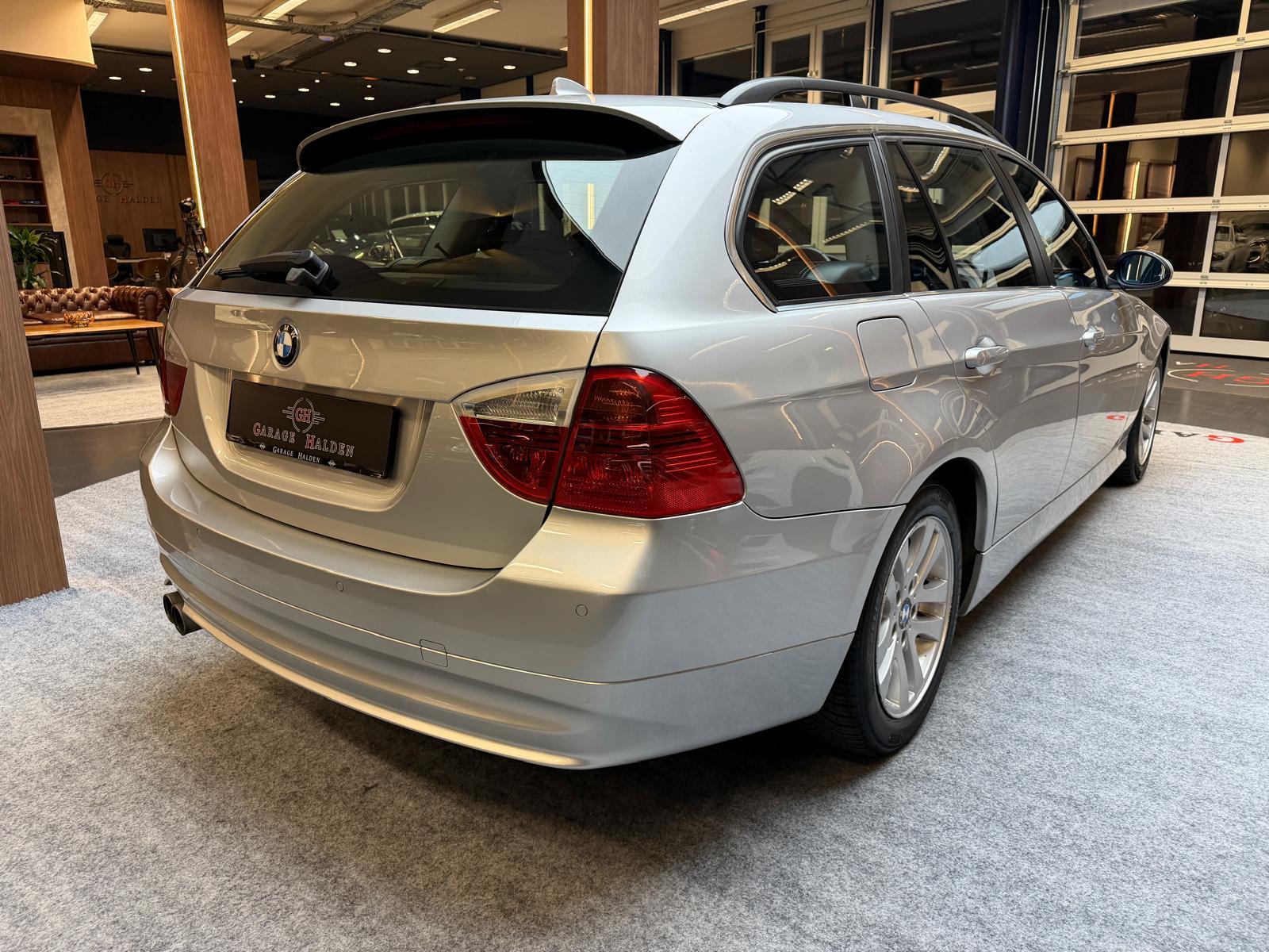 BMW 325i Touring-image-7