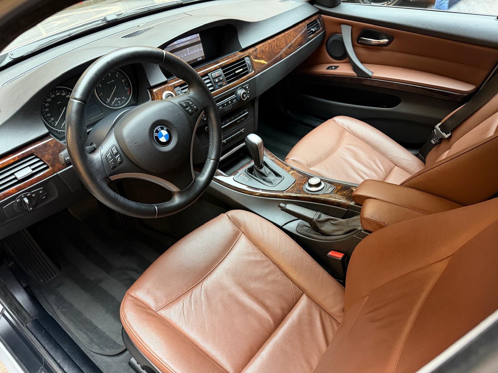 BMW 325i Touring-image-13