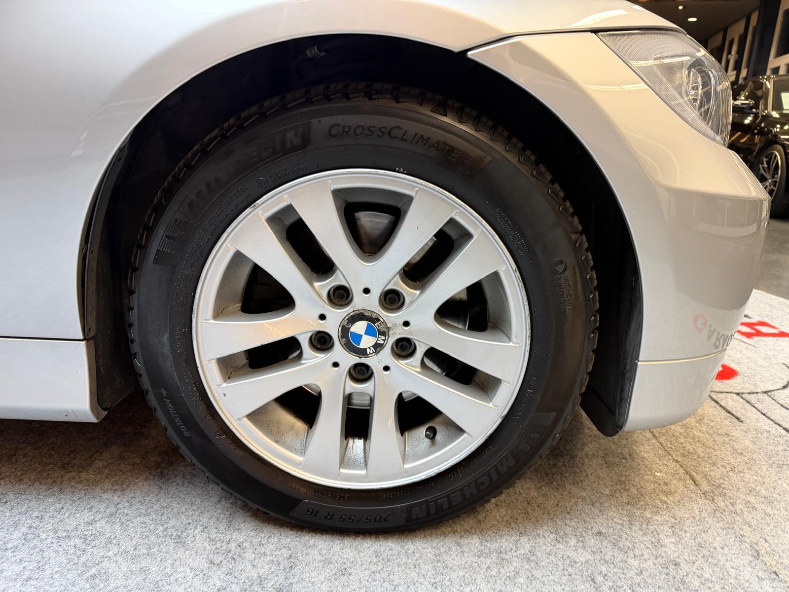 BMW 325i Touring-image-9