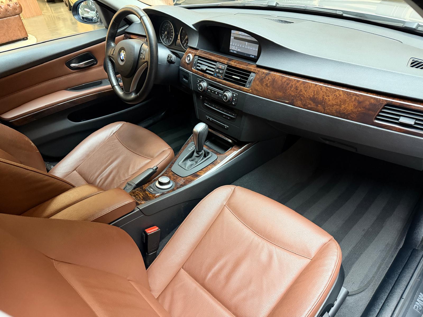 BMW 325i Touring-image-15