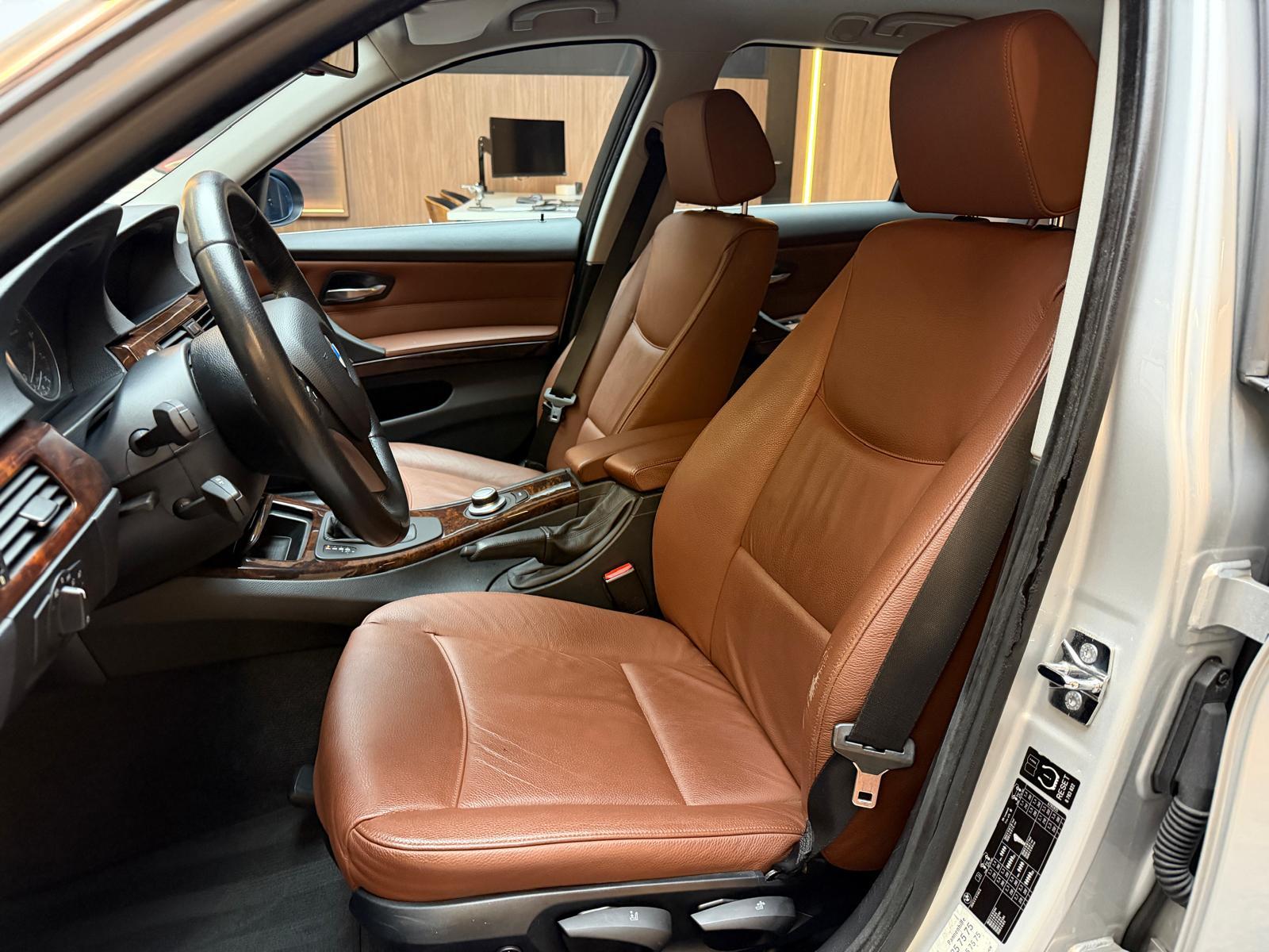 BMW 325i Touring-image-14