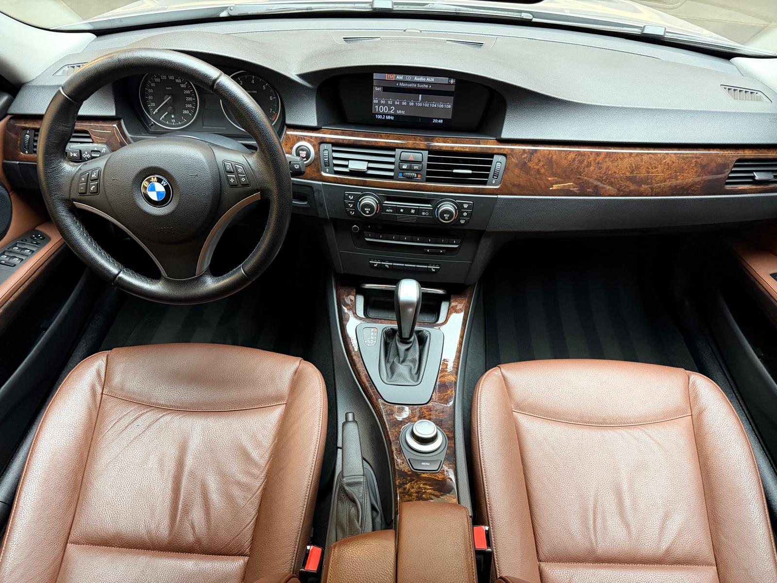 BMW 325i Touring-image-11