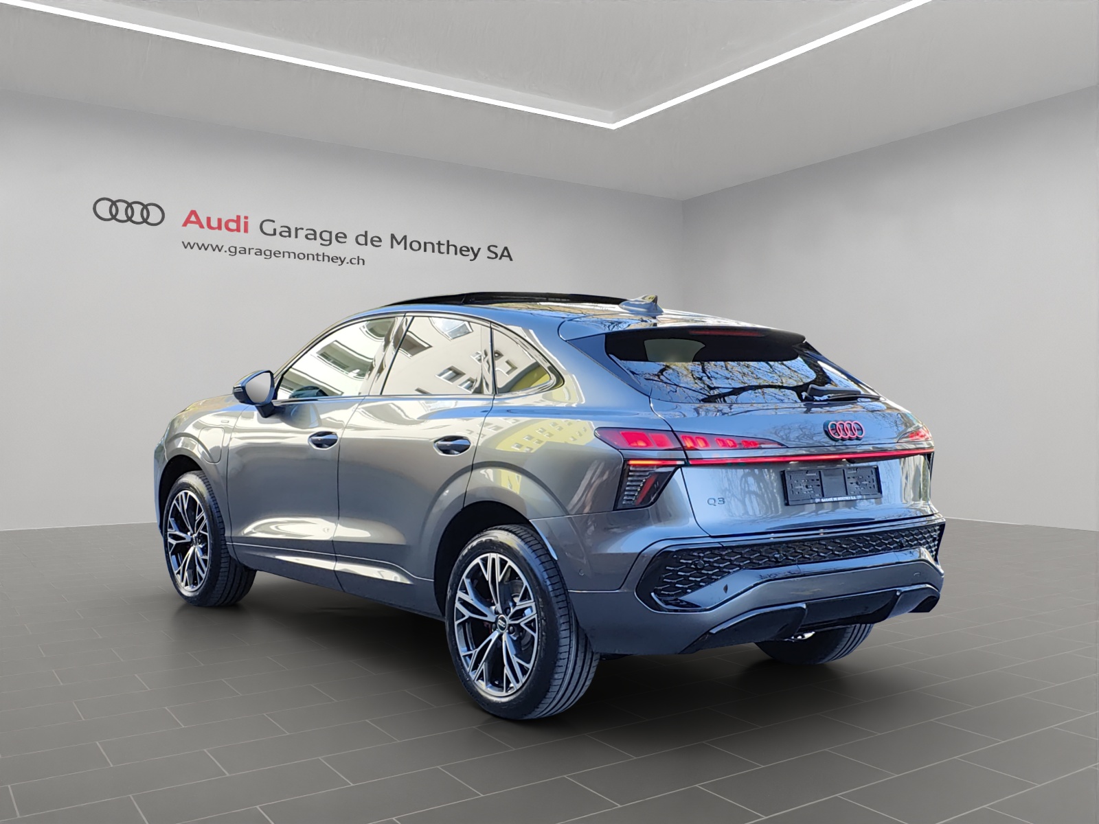 AUDI Q3 Sportback e-hybrid 200 kW S tronig-image-2