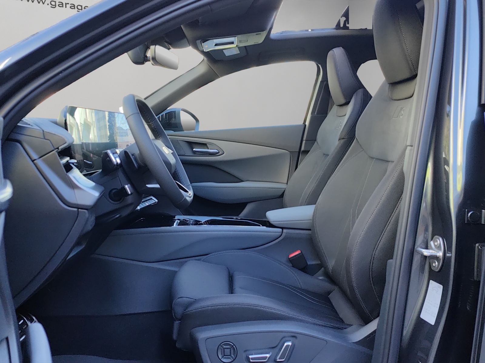 AUDI Q3 Sportback e-hybrid 200 kW S tronig-image-5
