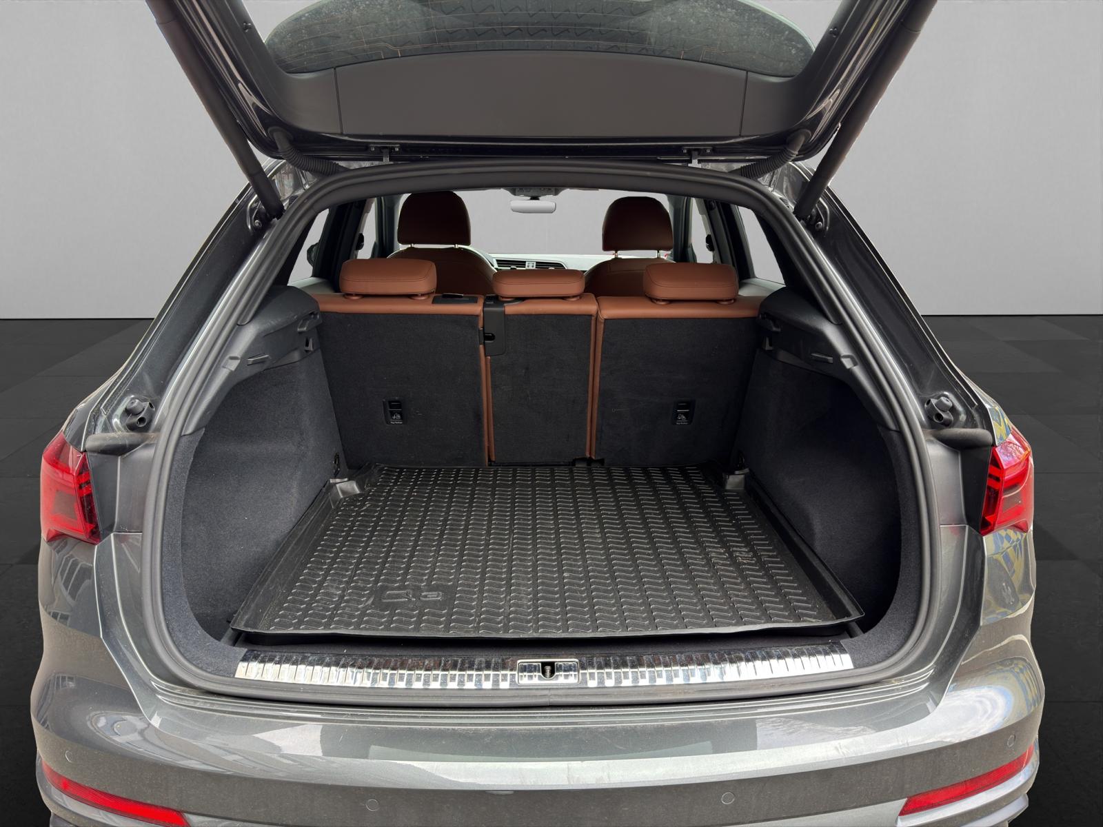 AUDI Q3 45 TFSI Quattro S line S-tronic-image-9