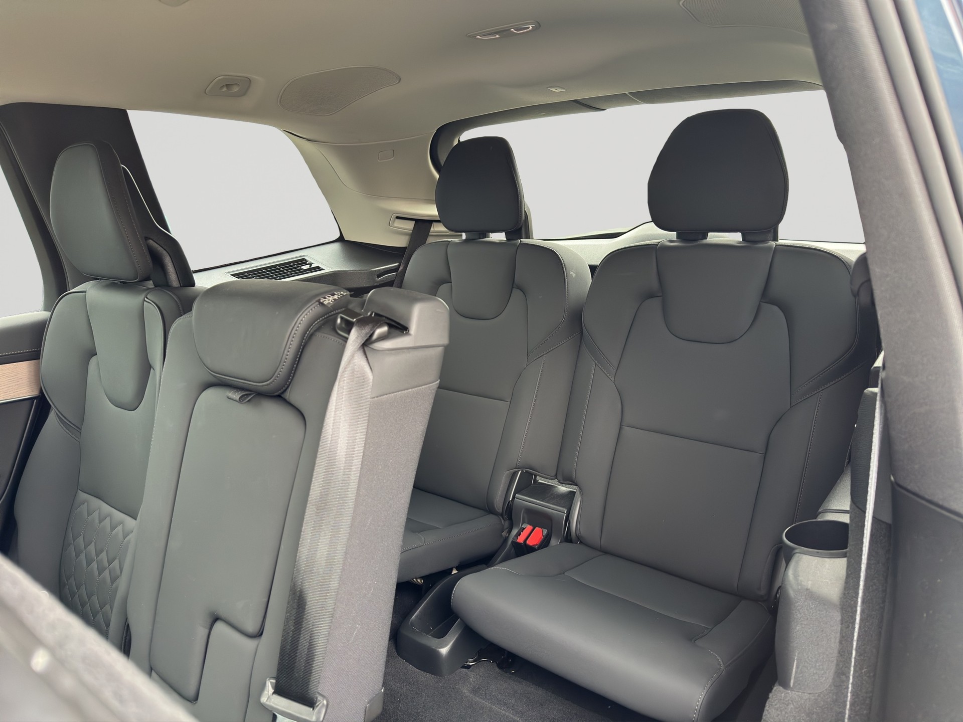 VOLVO XC90 T8e AWD Plus Dark PluginHybrid Geartronic-image-8