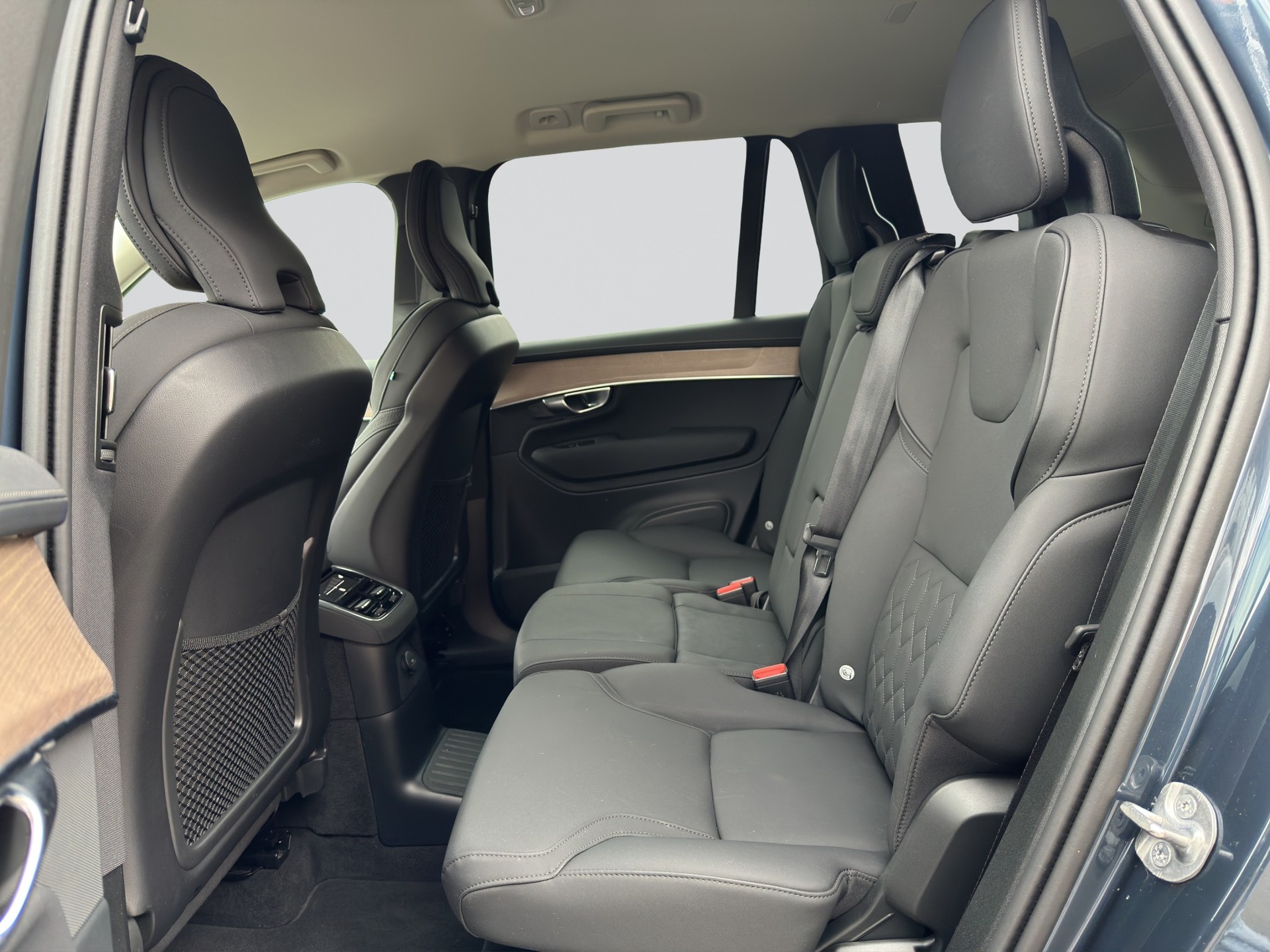 VOLVO XC90 T8e AWD Plus Dark PluginHybrid Geartronic-image-7