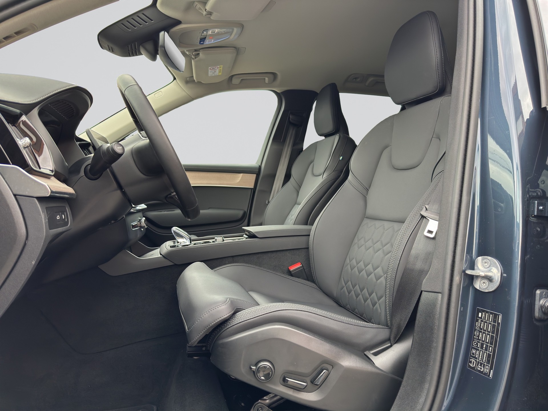 VOLVO XC90 T8e AWD Plus Dark PluginHybrid Geartronic-image-5