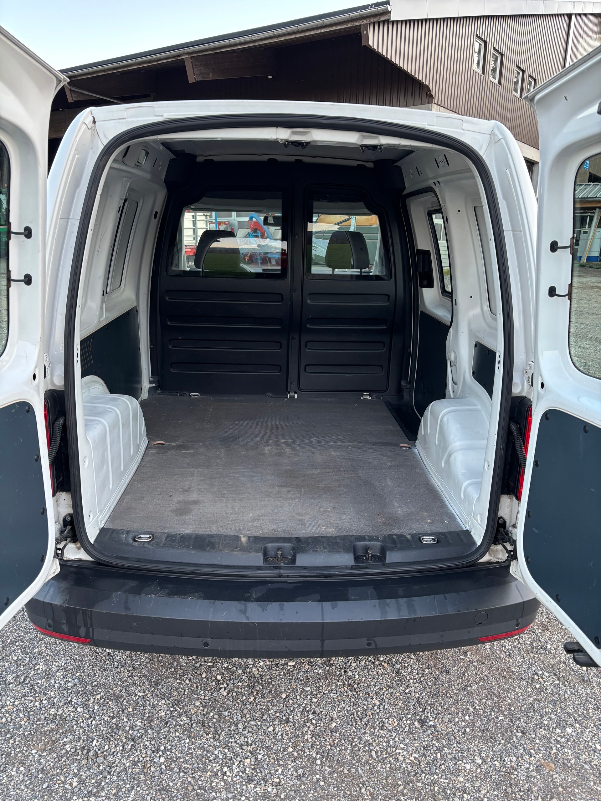 VW Caddy 1.4TGI BlueMotion Technology-image-4