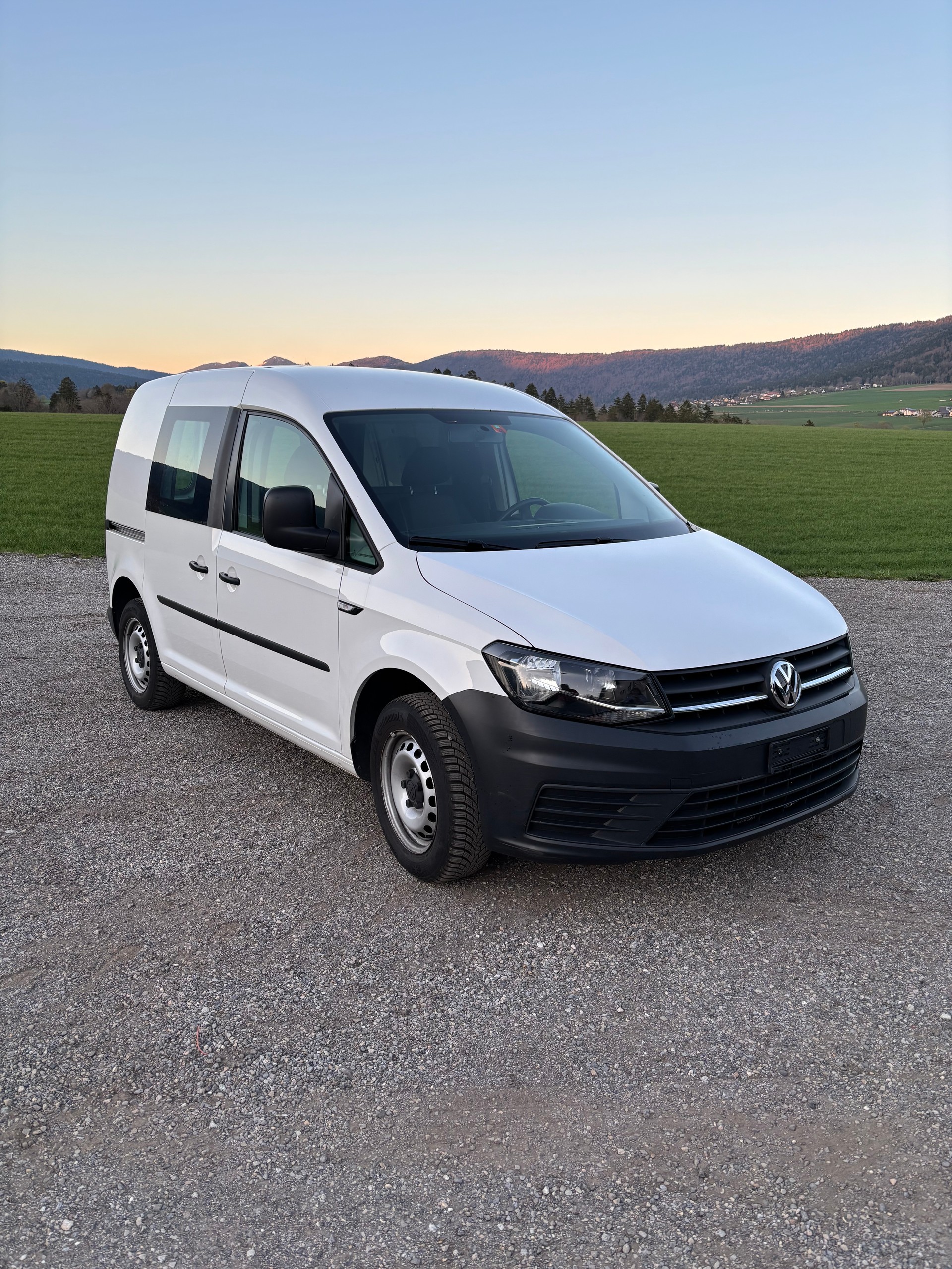 VW Caddy 1.4TGI BlueMotion Technology-image-0