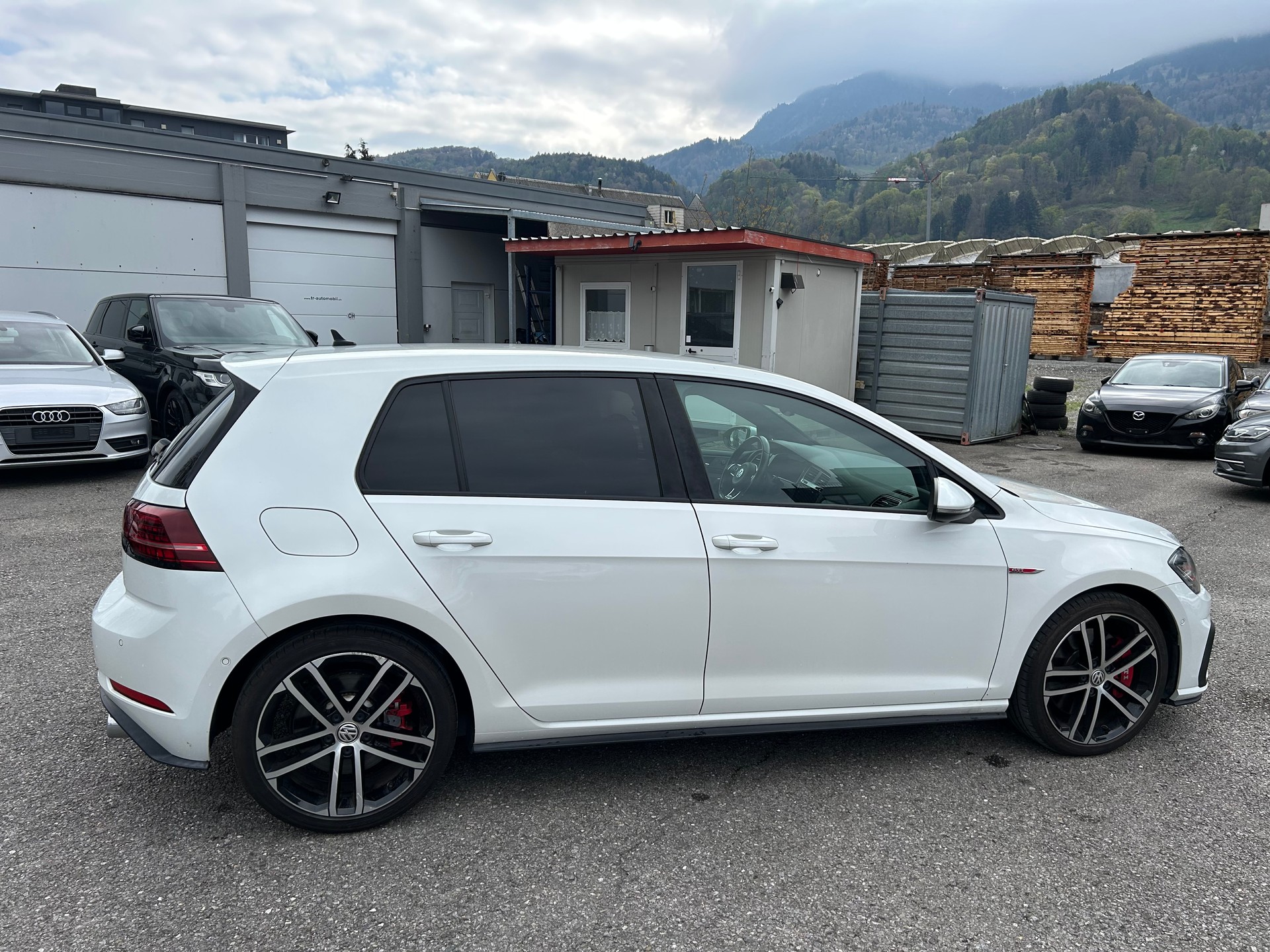 VW Golf 2.0 TSI GTI Performance DSG-image-2