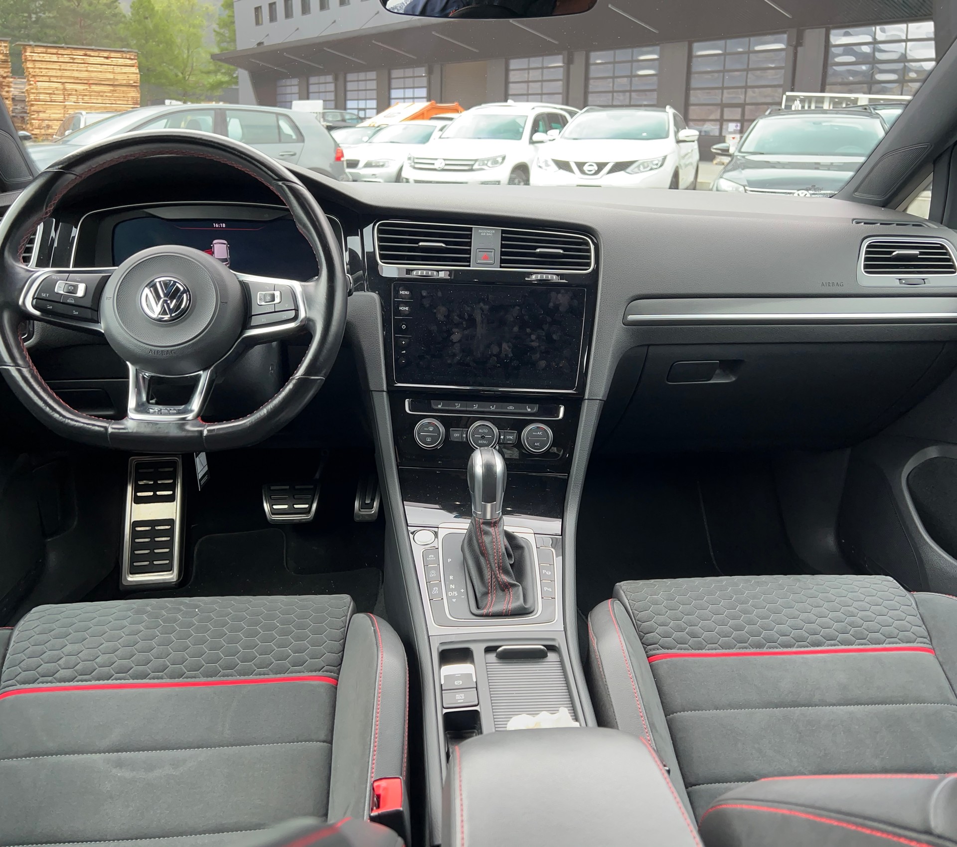 VW Golf 2.0 TSI GTI Performance DSG-image-3
