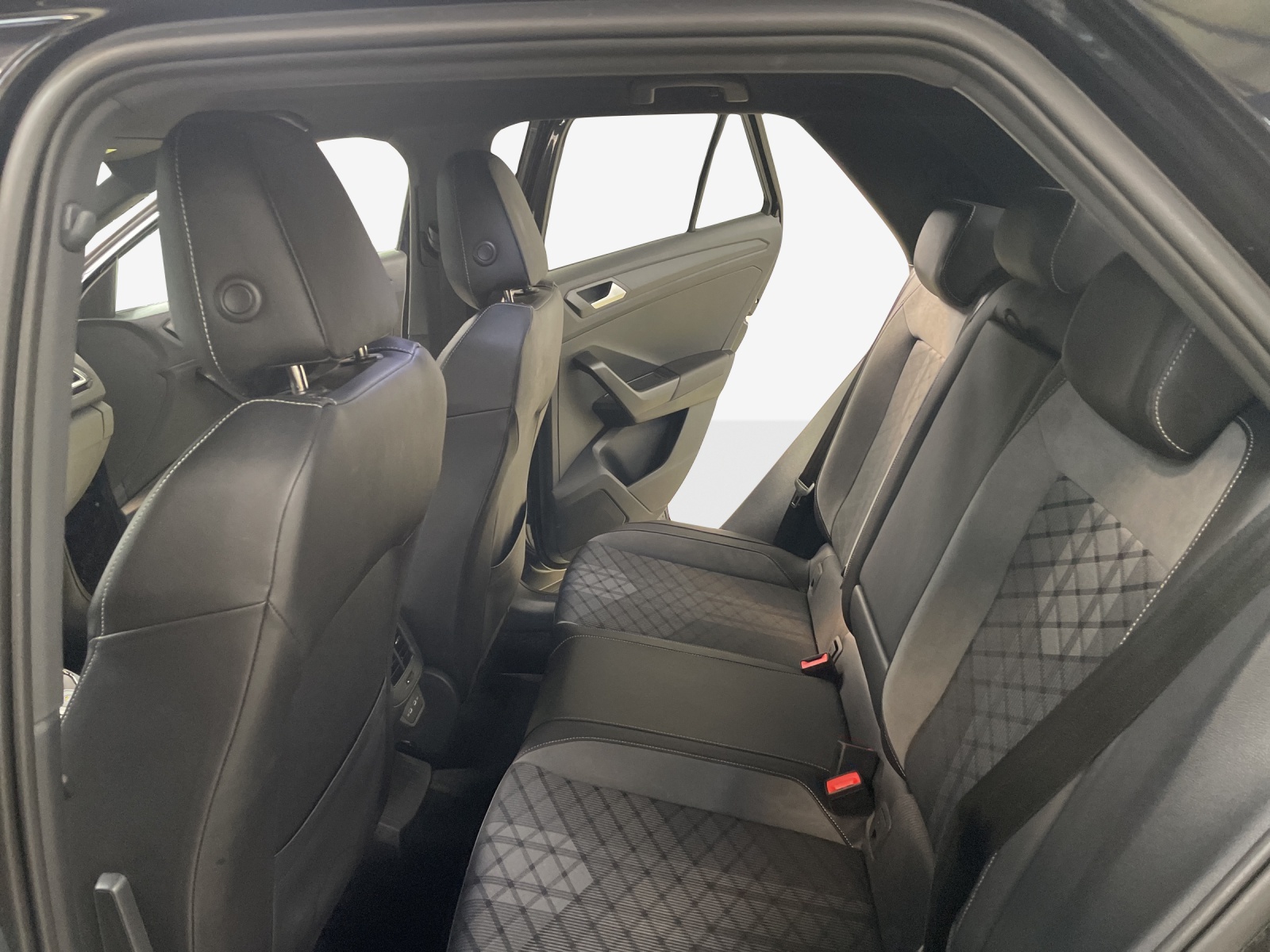 VW T-Roc 2.0 TSI R-Line DSG 4Motion-image-11
