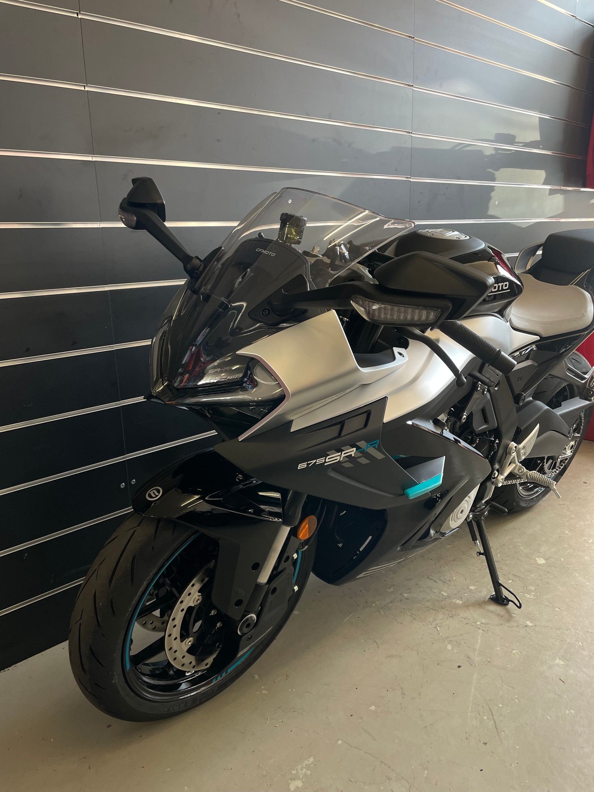 CF MOTO 675SR-R Nebula Black-image-4