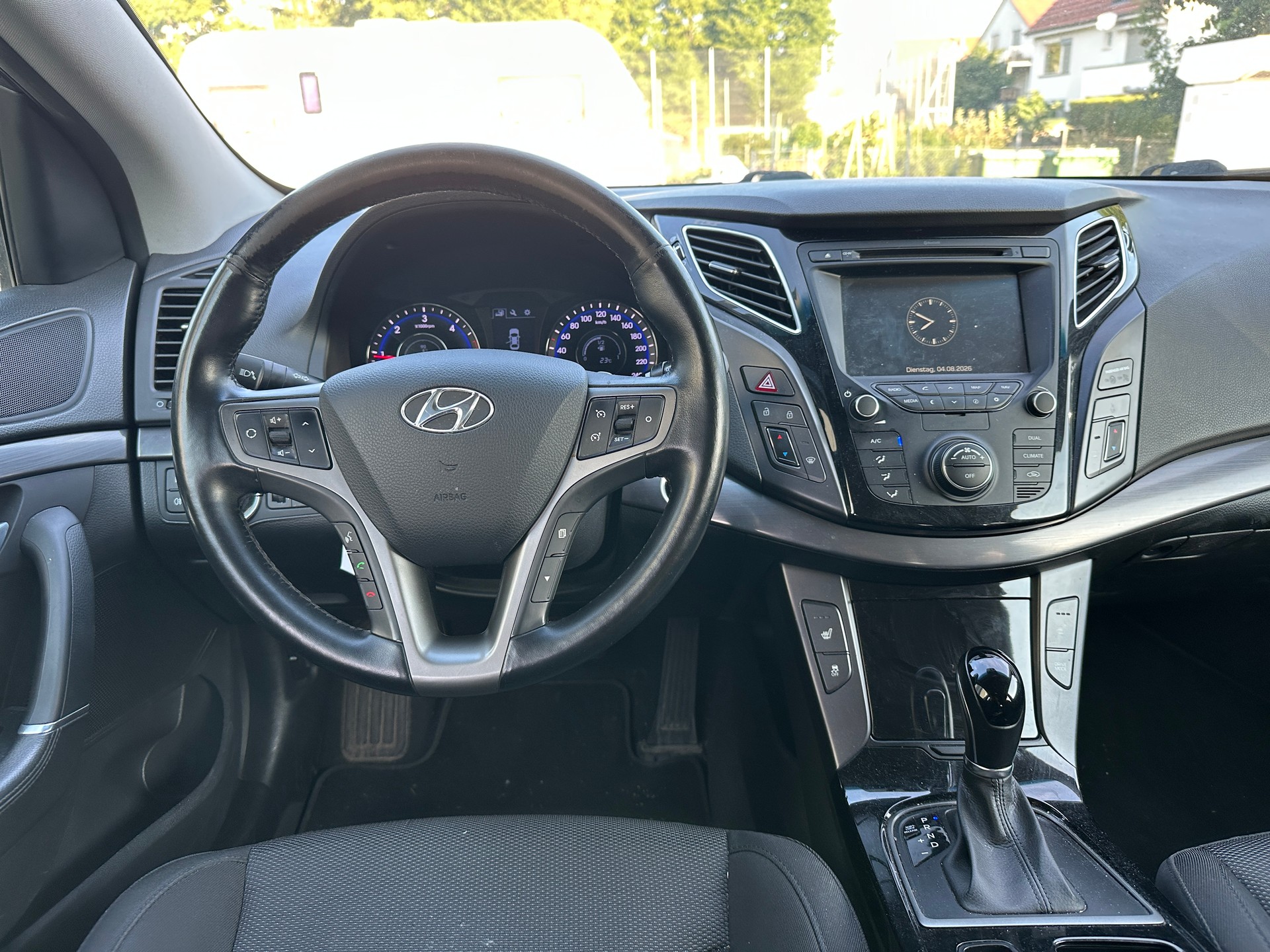 HYUNDAI i40 Wagon 1.7 CRDI Vertex Automatic-image-8