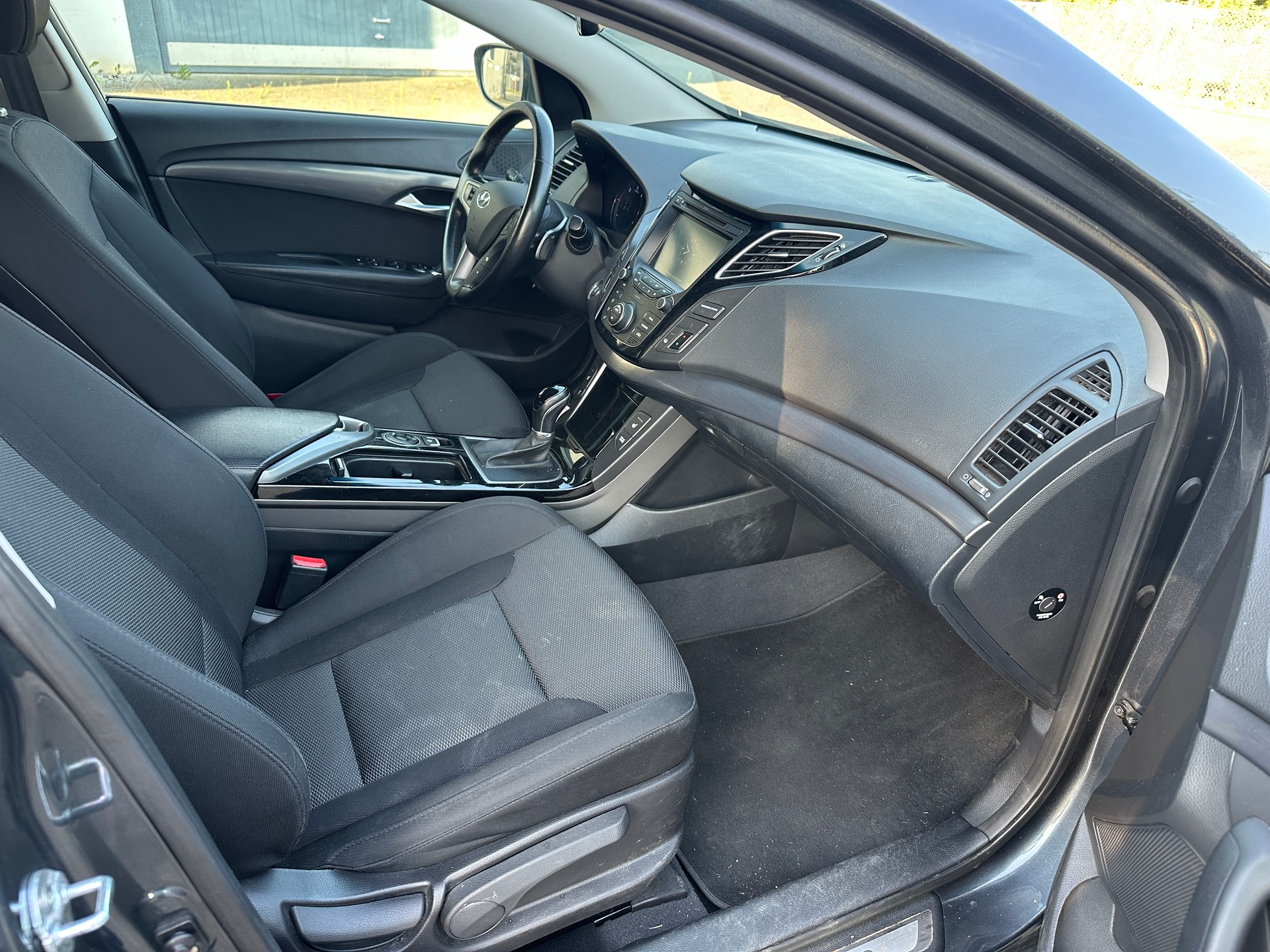 HYUNDAI i40 Wagon 1.7 CRDI Vertex Automatic-image-9