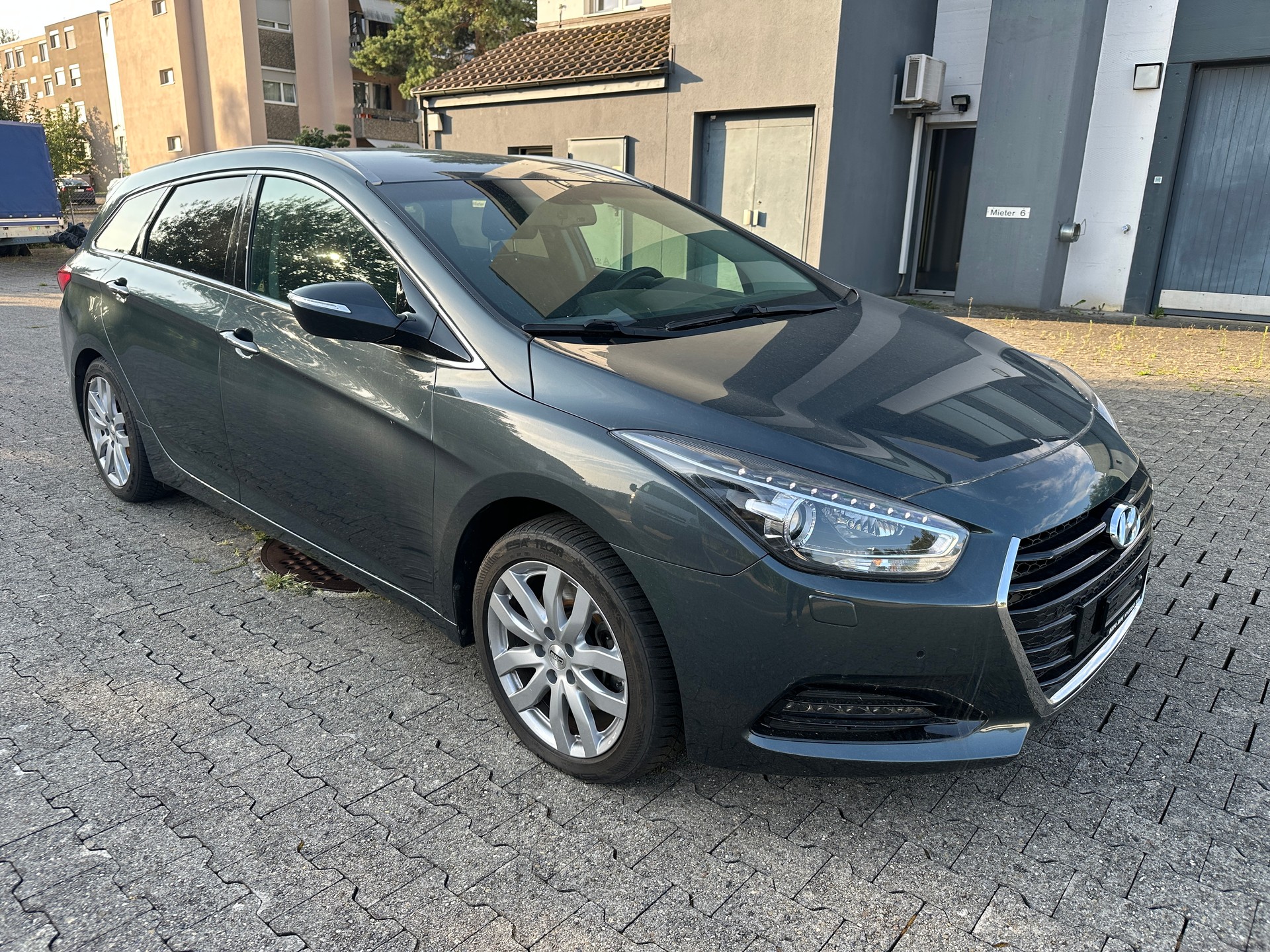 HYUNDAI i40 Wagon 1.7 CRDI Vertex Automatic-image-2