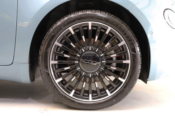 FIAT 500 3+1 el 87 kW La Prima-image-12