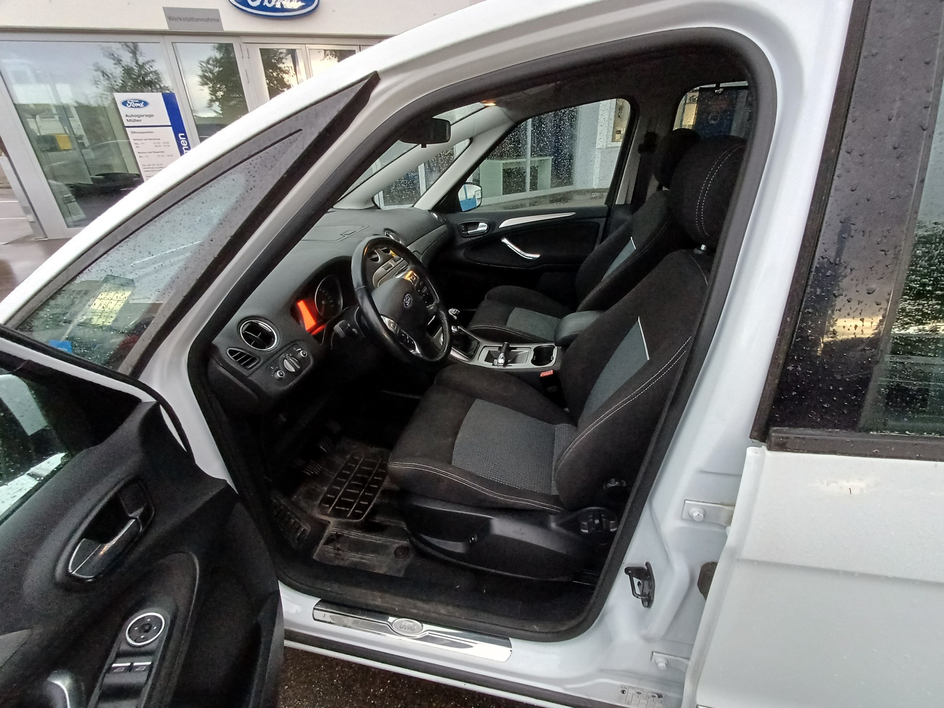 FORD S-Max 1.6 SCTi KNIE-Edition-image-12