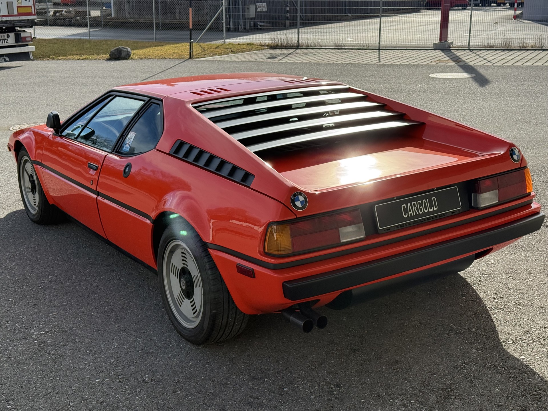BMW E26 M1-showroom-element-2
