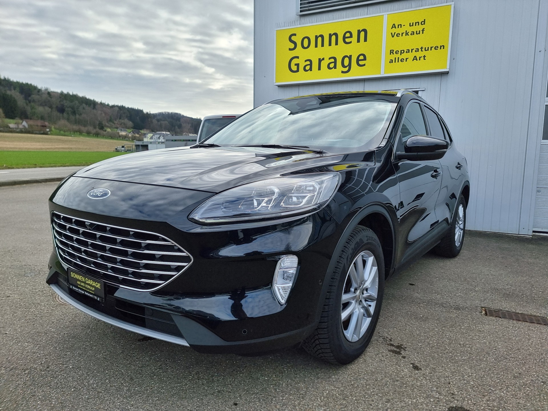 FORD Kuga 2.5 FHEV Titanium X 4WD-image-2