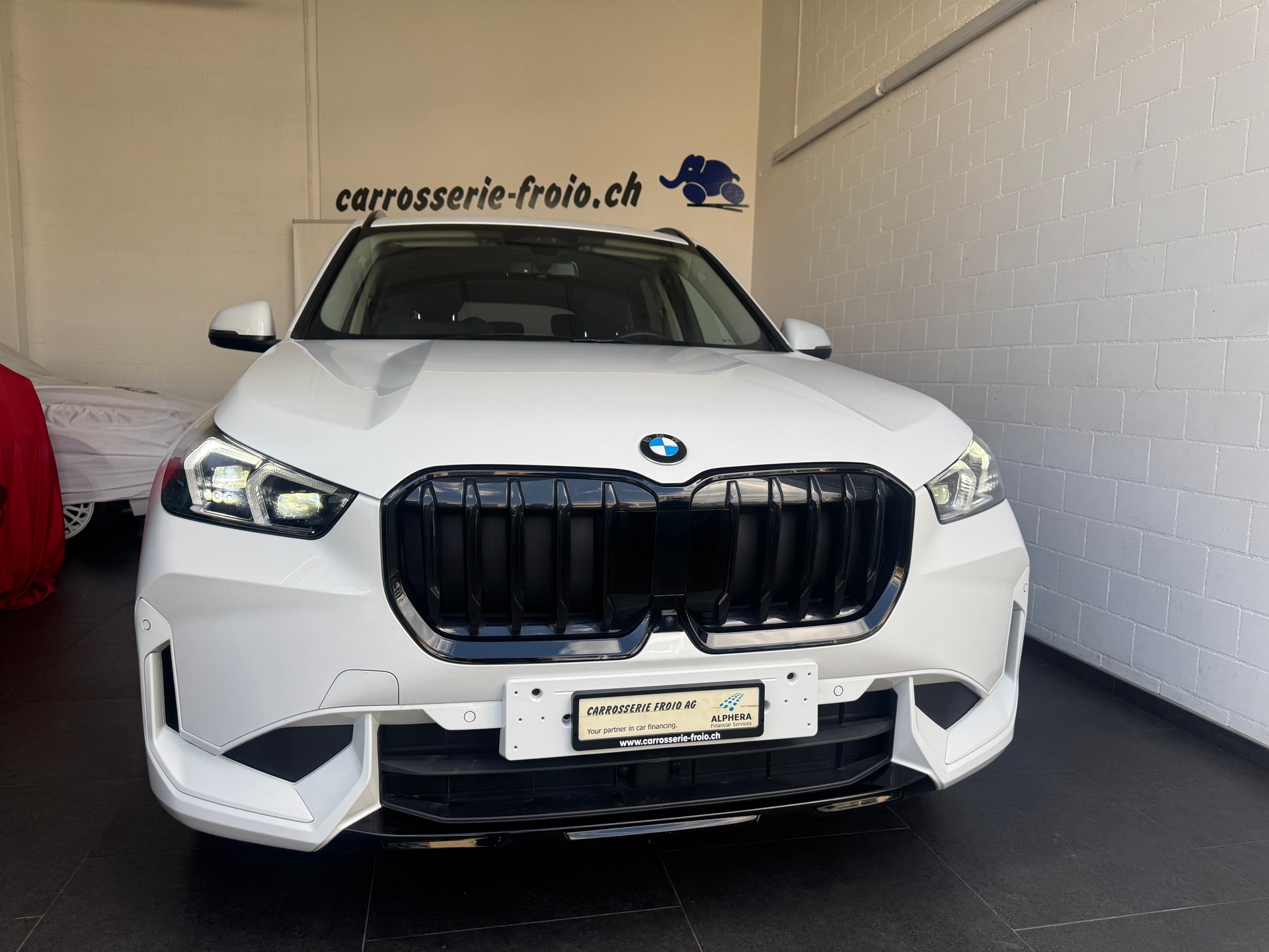 BMW X1 xDrive 20d 48V-showroom-element-1