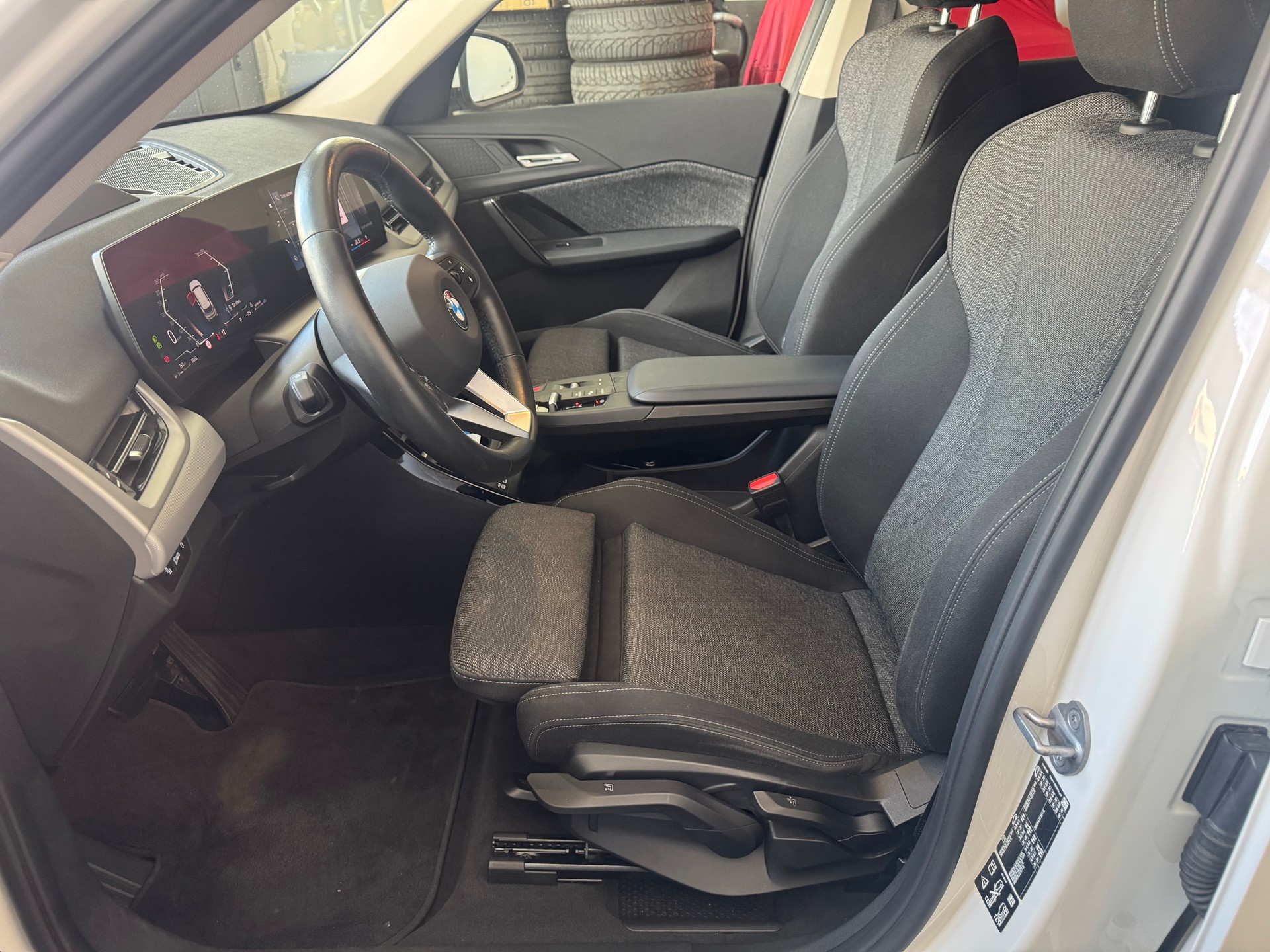 BMW X1 xDrive 20d 48V-image-12