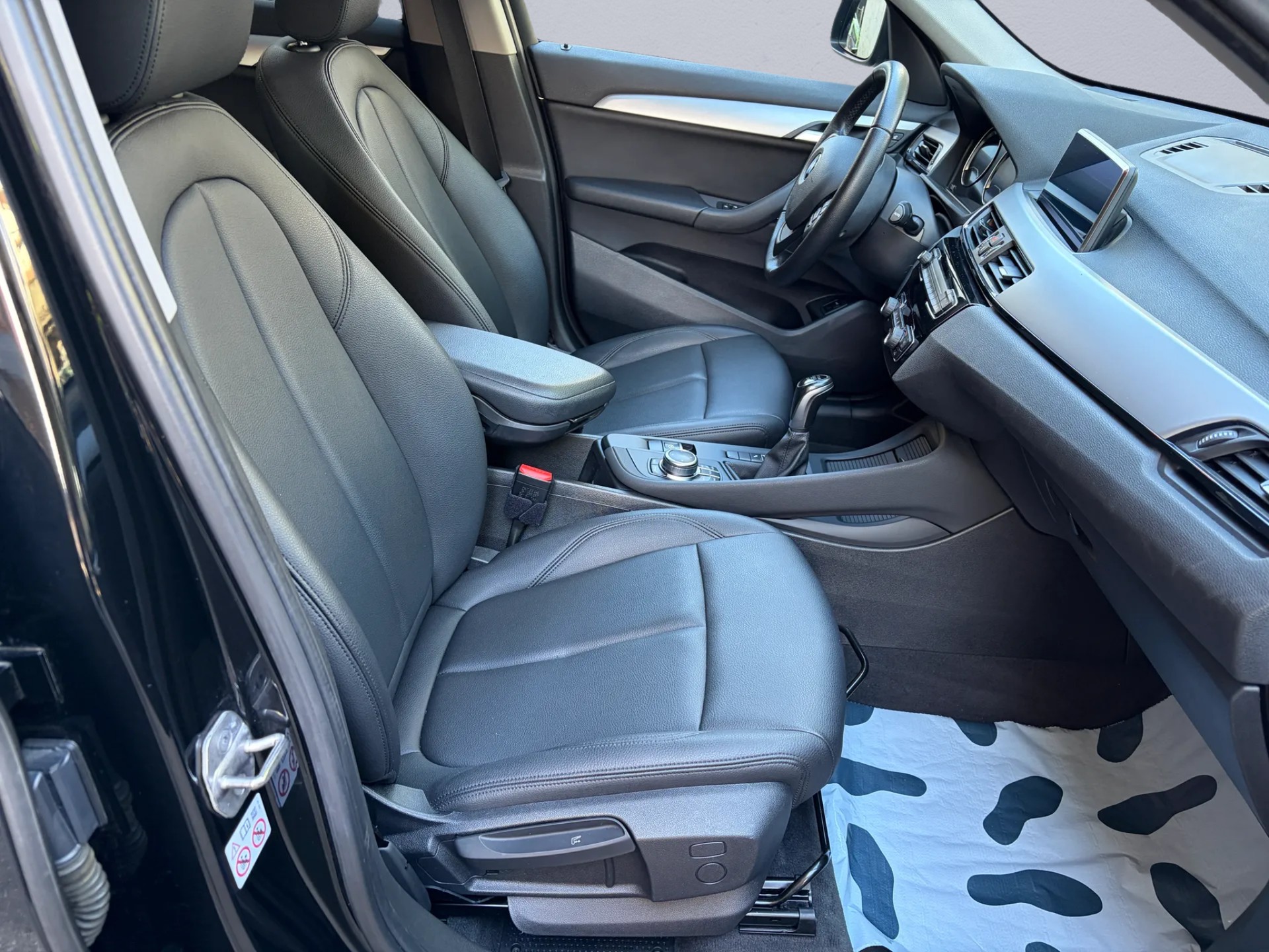 BMW X1 sDrive 18i-image-11