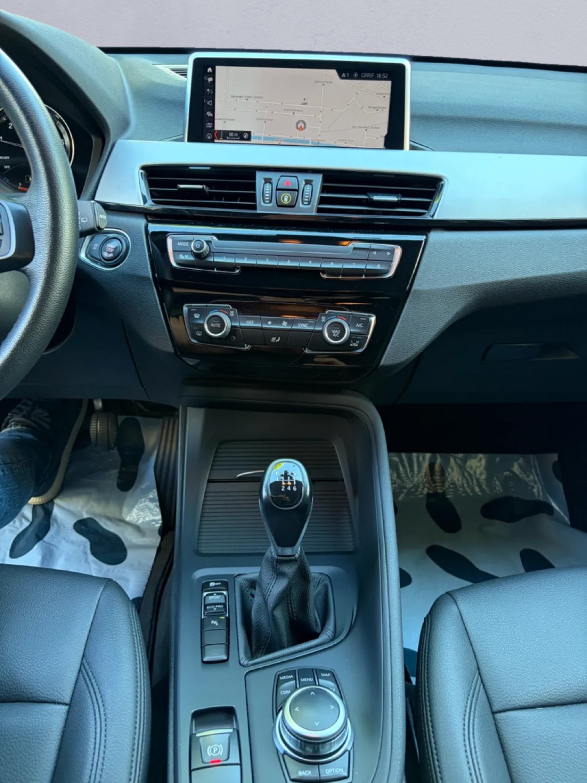 BMW X1 sDrive 18i-image-13