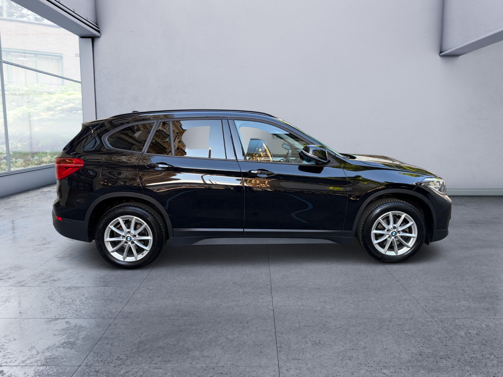 BMW X1 sDrive 18i-image-2