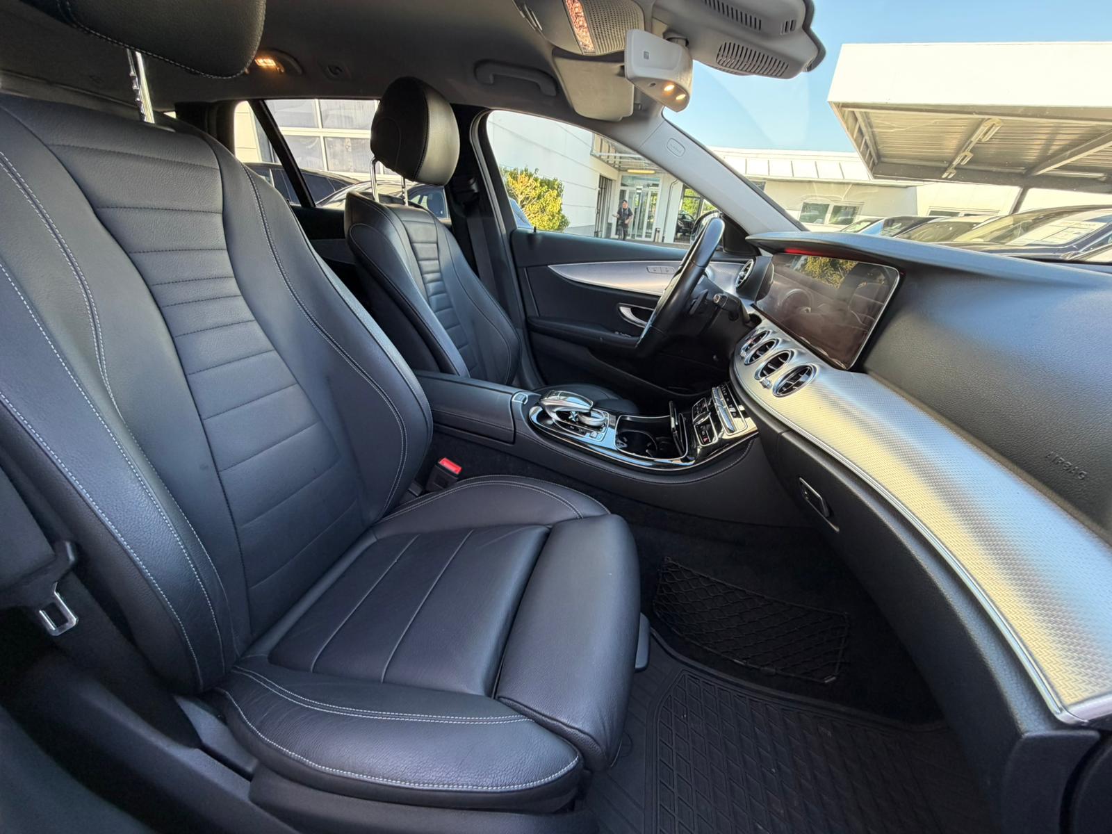 MERCEDES-BENZ E 220 d Avantgarde 4Matic 9G-Tronic-image-11