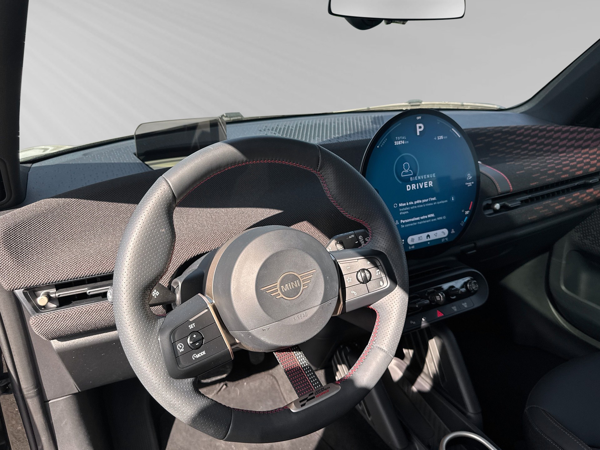 MINI Cooper SE-showroom-element-2