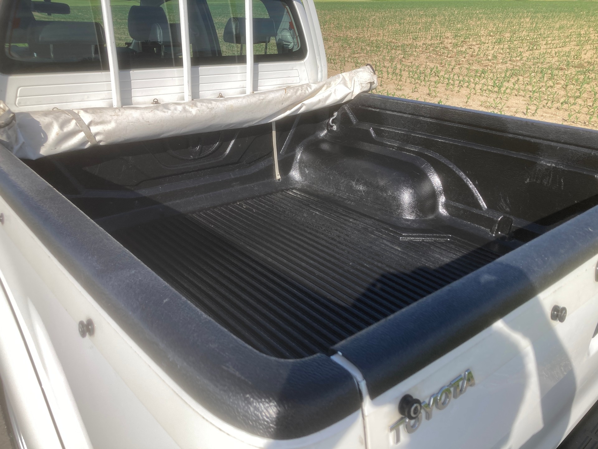 TOYOTA Hilux 2.5D 4WD Double Cab Luna mit Anhängerkupplung und Standheizung-image-6