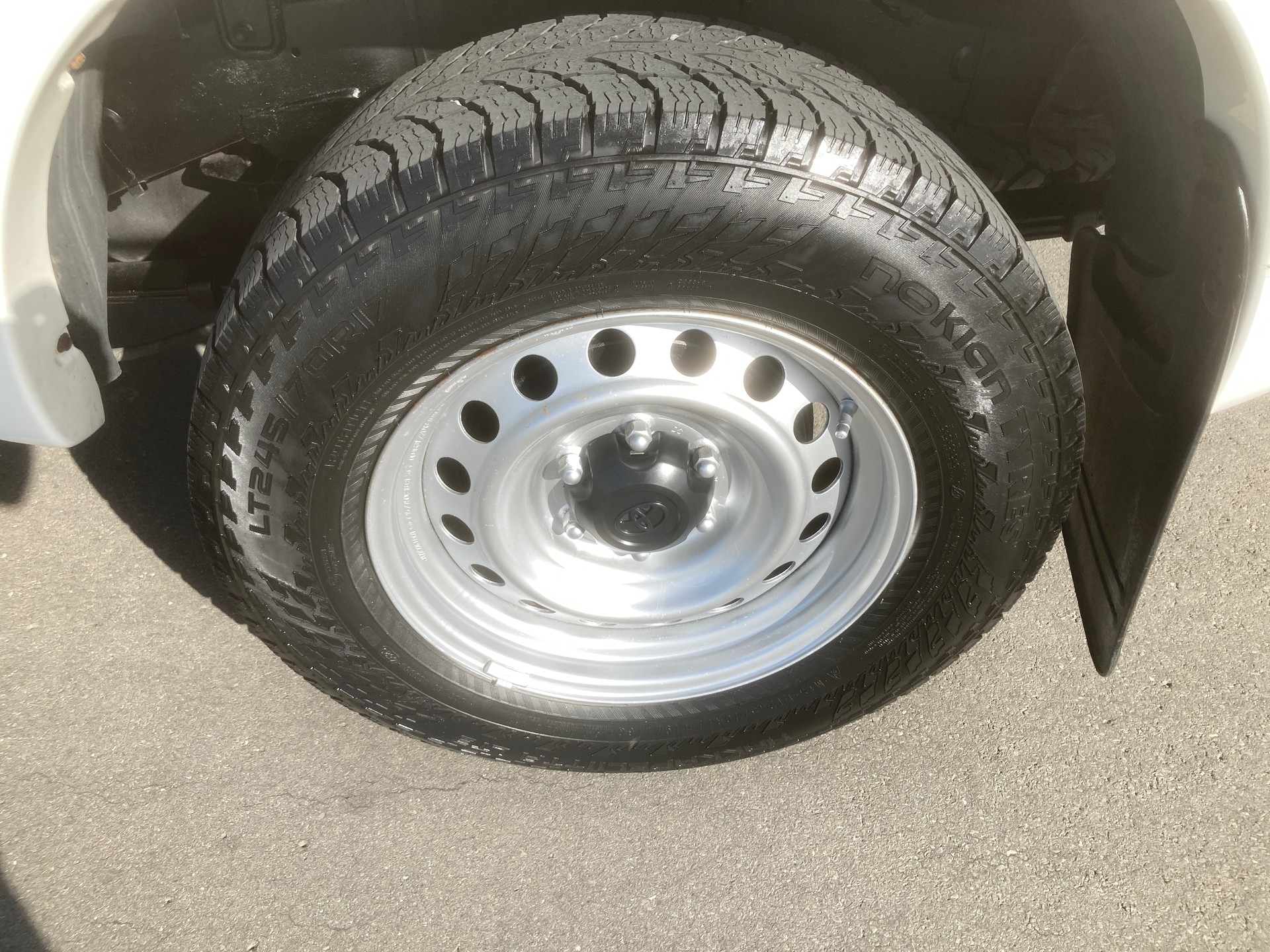 TOYOTA Hilux 2.5D 4WD Double Cab Luna mit Anhängerkupplung und Standheizung-image-7
