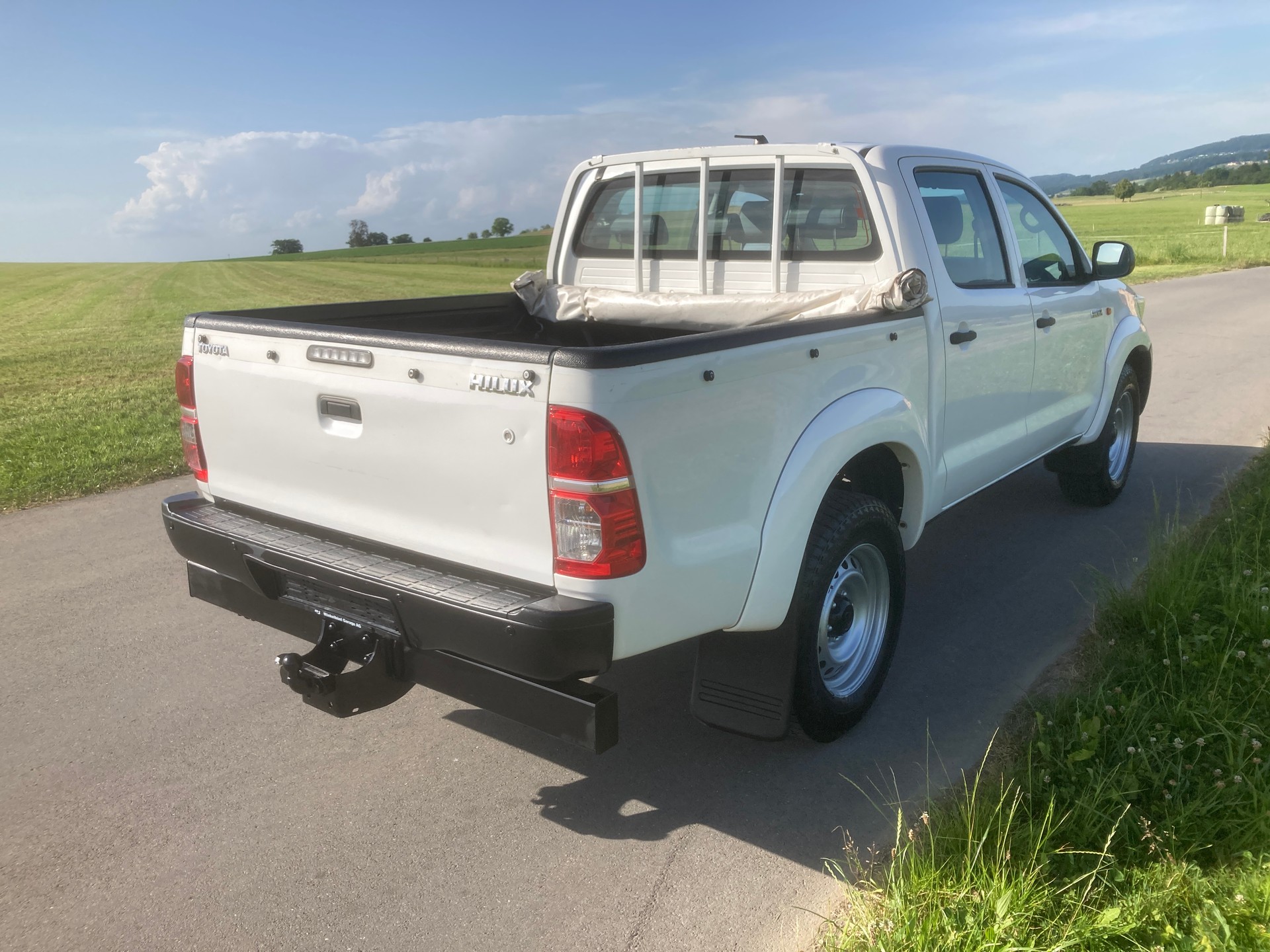 TOYOTA Hilux 2.5D 4WD Double Cab Luna mit Anhängerkupplung und Standheizung-image-2