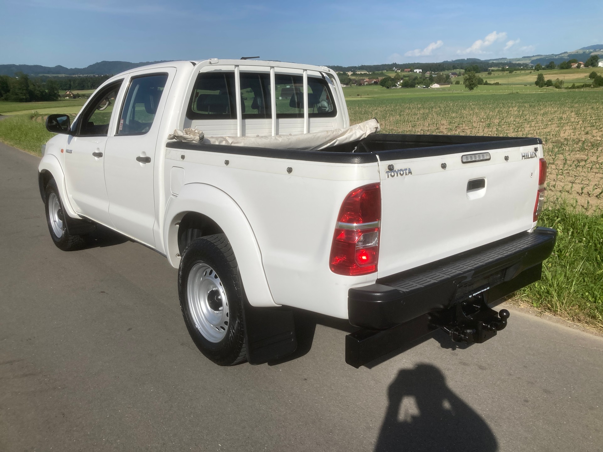 TOYOTA Hilux 2.5D 4WD Double Cab Luna mit Anhängerkupplung und Standheizung-image-3