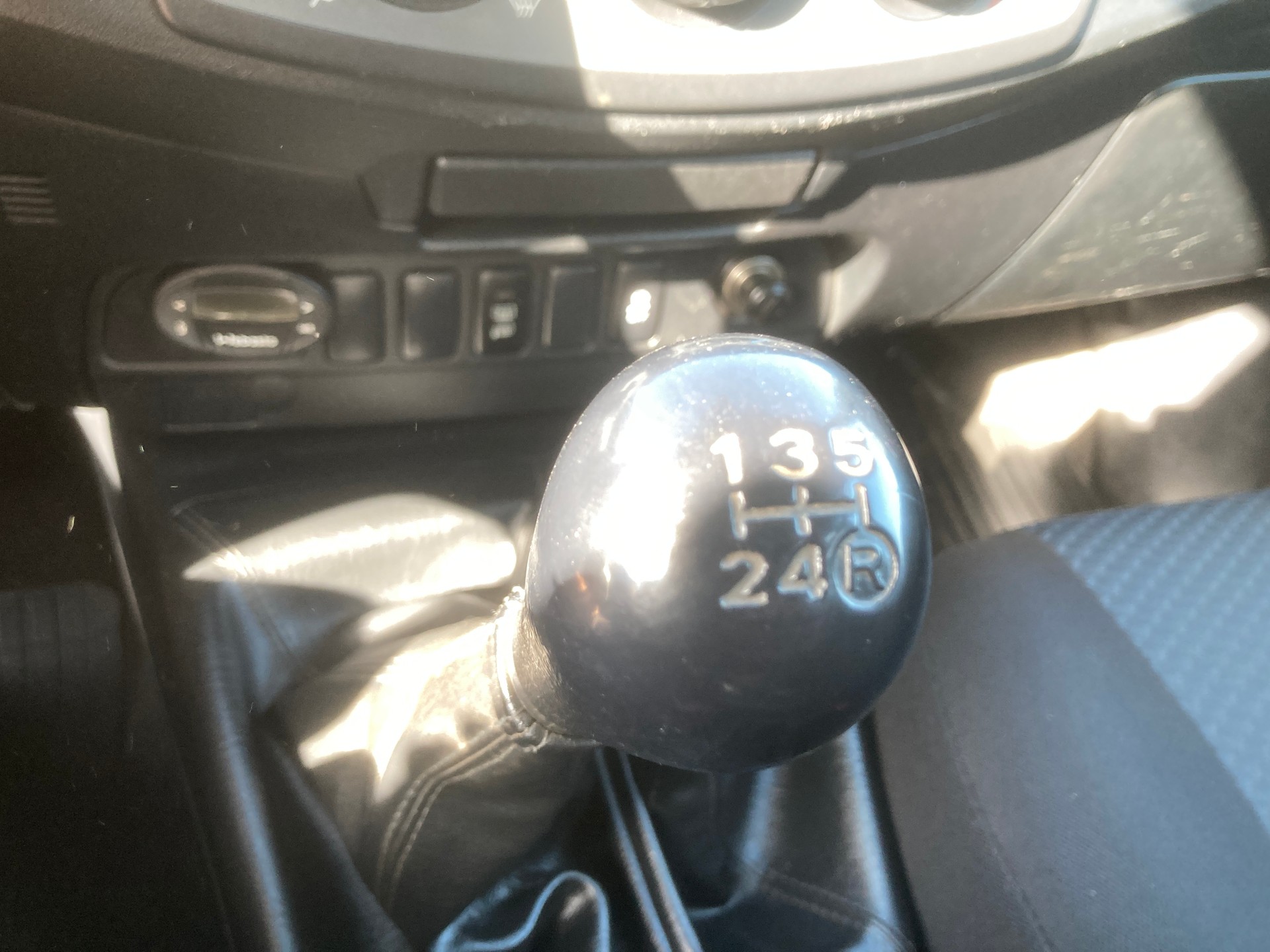 TOYOTA Hilux 2.5D 4WD Double Cab Luna mit Anhängerkupplung und Standheizung-image-12