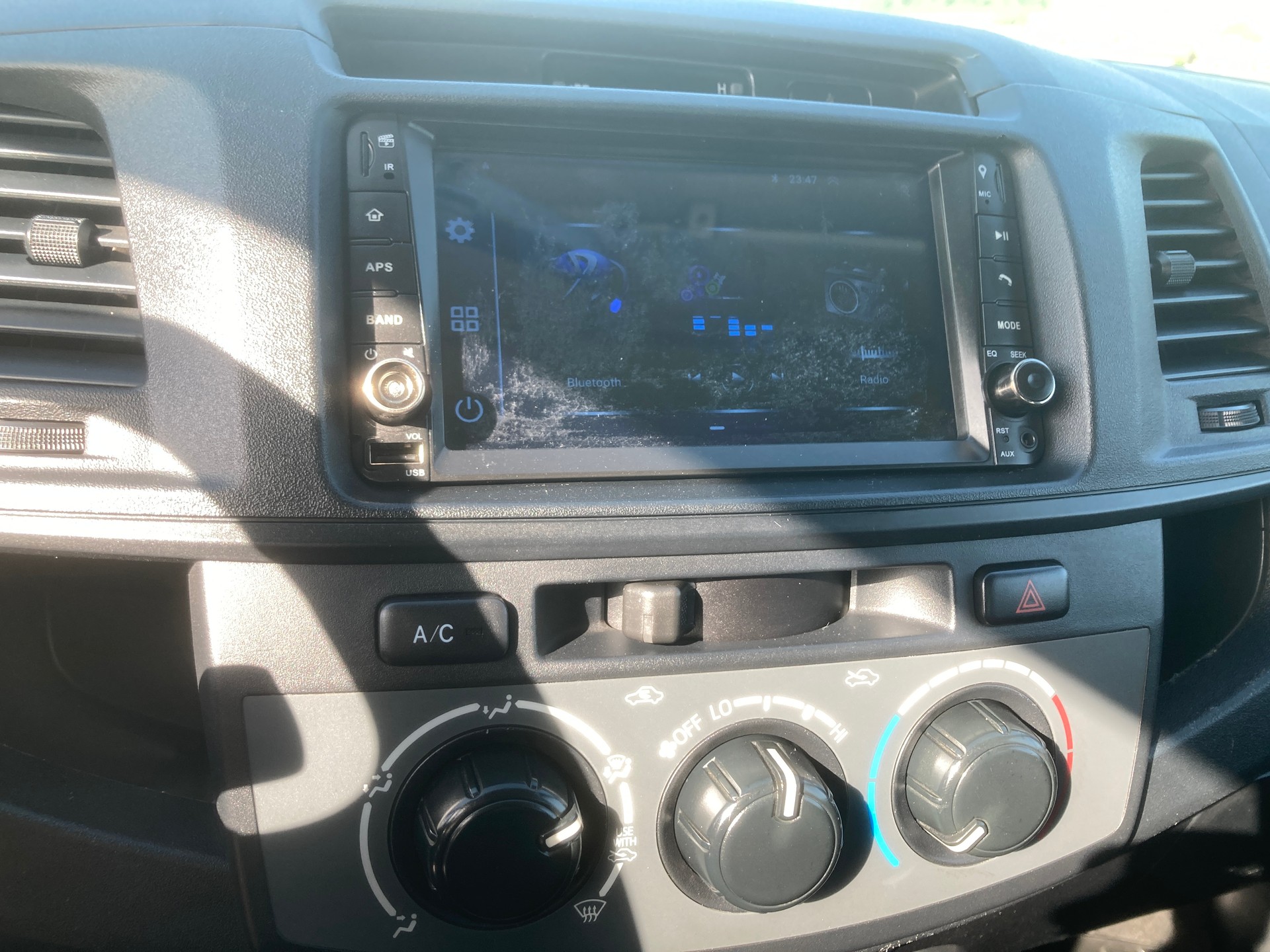 TOYOTA Hilux 2.5D 4WD Double Cab Luna mit Anhängerkupplung und Standheizung-image-14