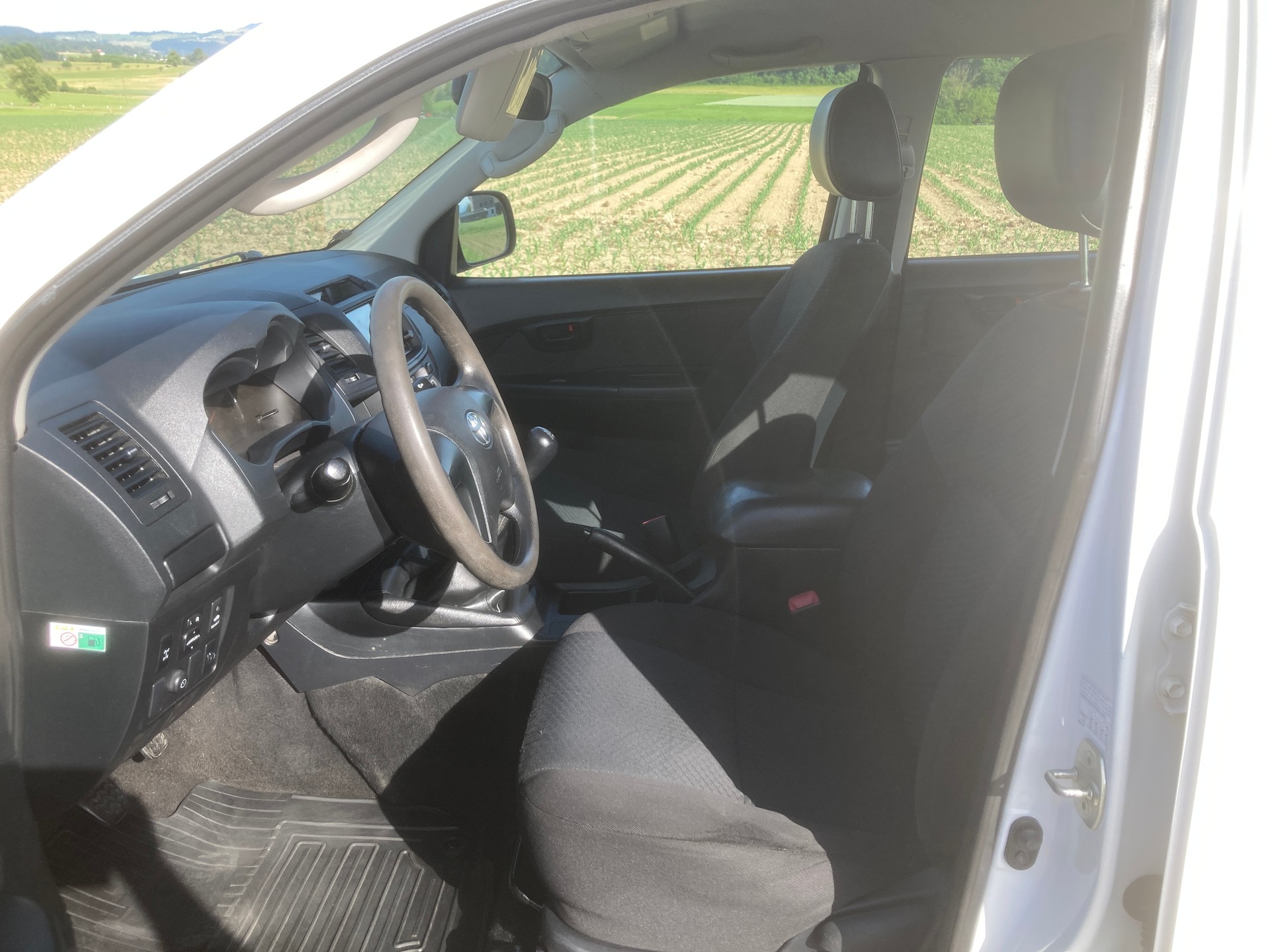 TOYOTA Hilux 2.5D 4WD Double Cab Luna mit Anhängerkupplung und Standheizung-image-9