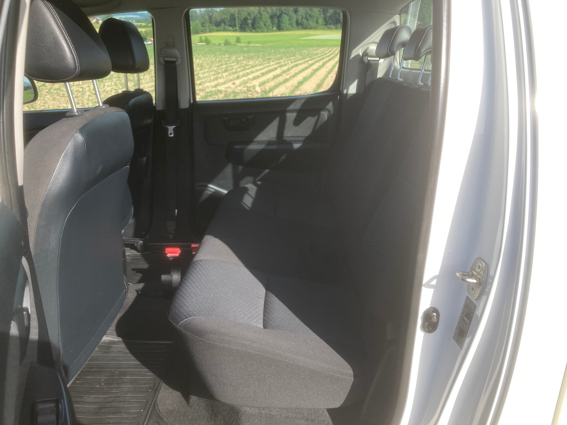 TOYOTA Hilux 2.5D 4WD Double Cab Luna mit Anhängerkupplung und Standheizung-image-8