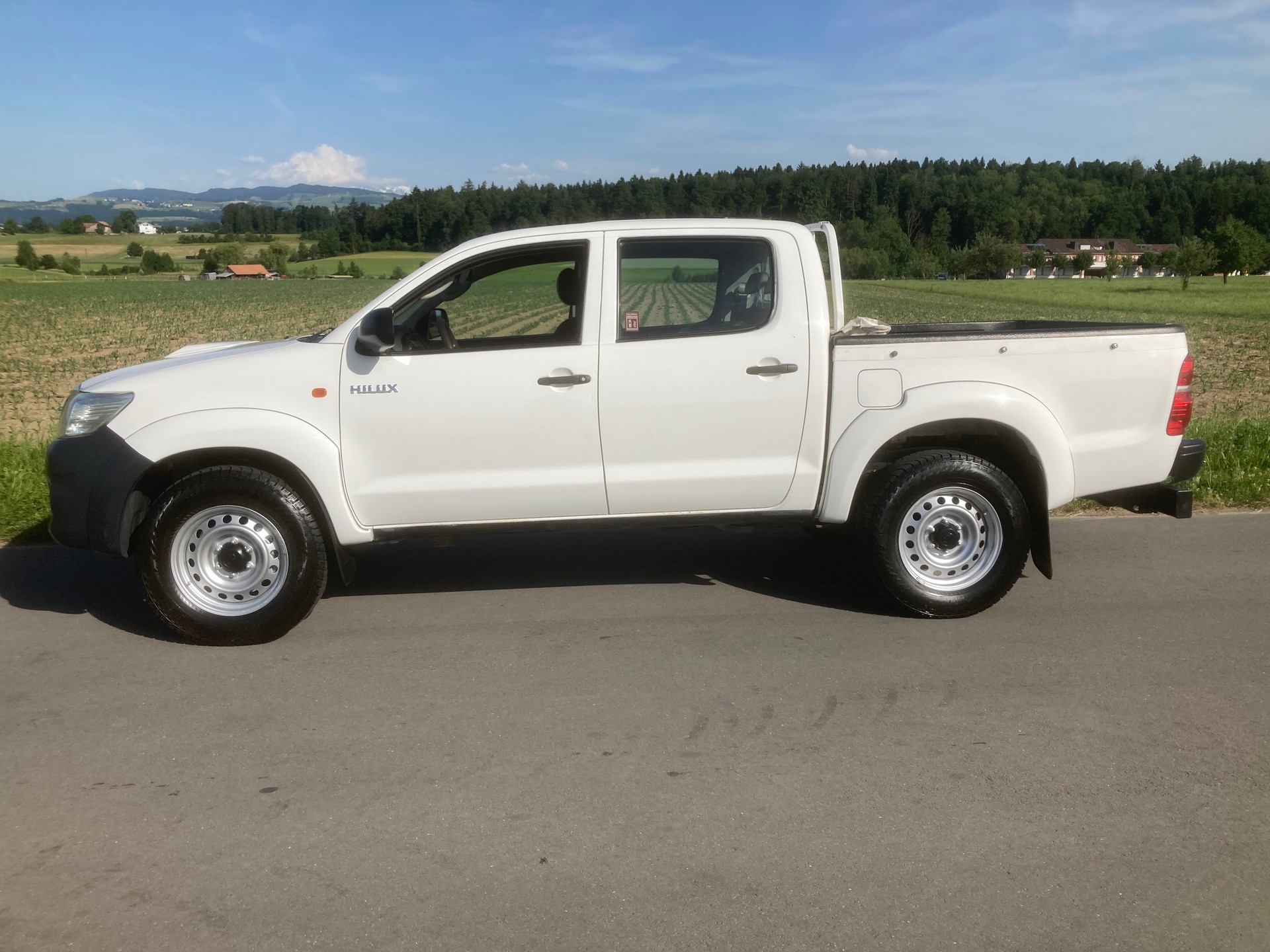 TOYOTA Hilux 2.5D 4WD Double Cab Luna mit Anhängerkupplung und Standheizung-image-4