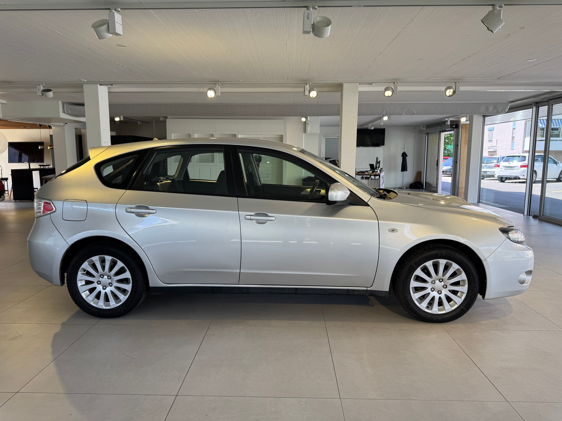 SUBARU Impreza 2.0R Swiss Automatic-showroom-element-3