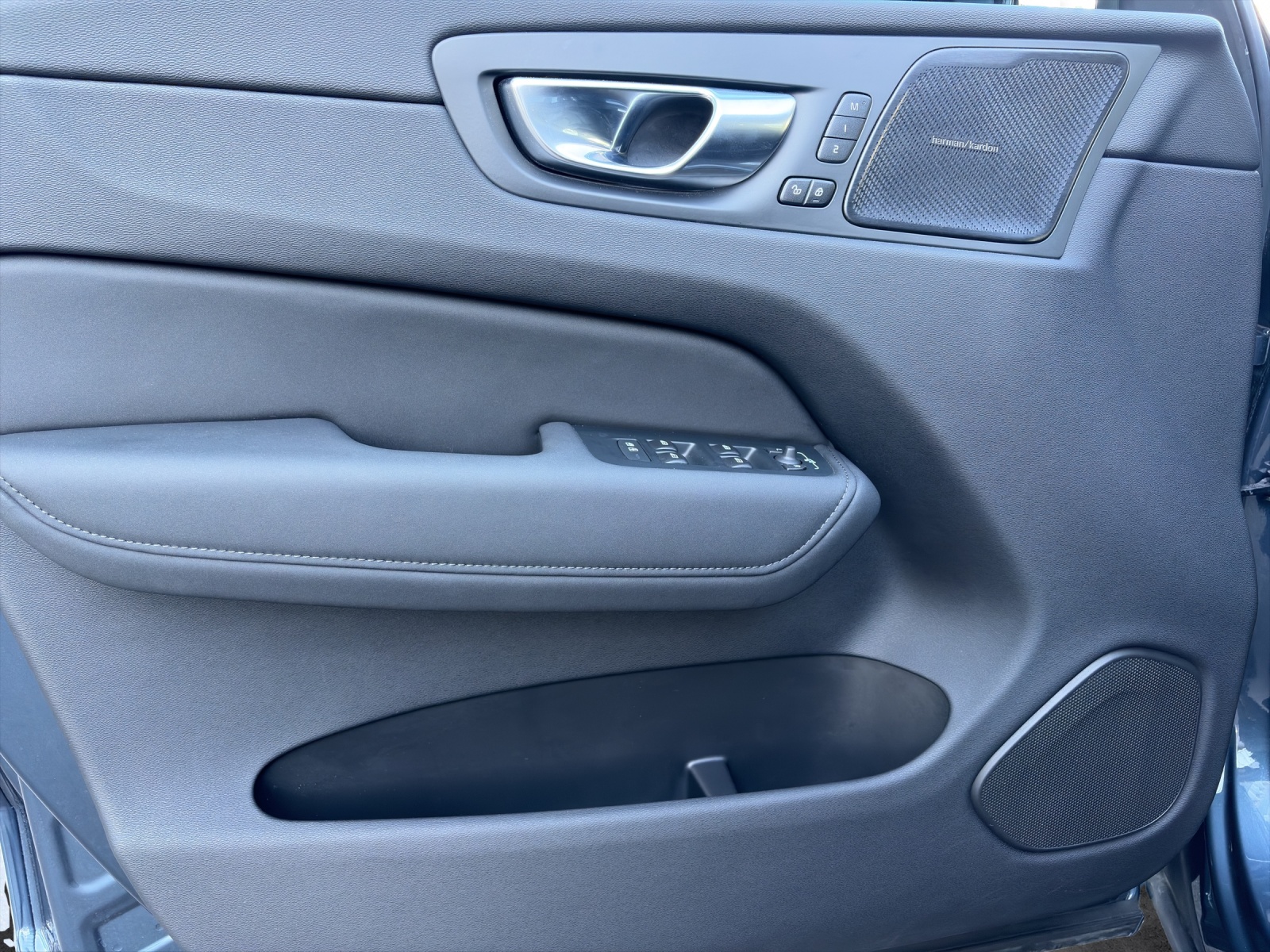 VOLVO XC60 2.0 T6 TE Plus Dark eAWD-image-16